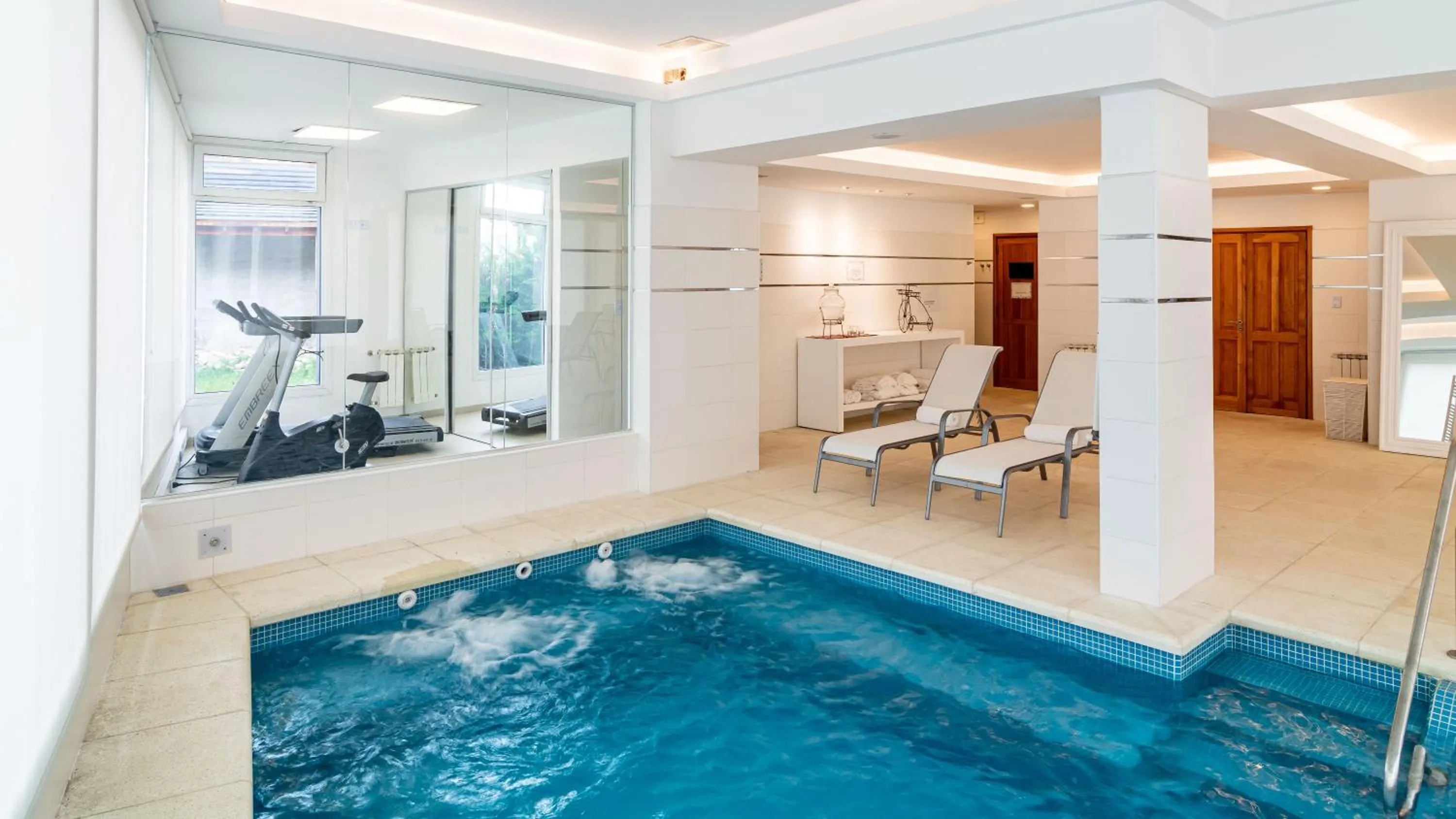 Swimming pool in Destino Sur Hotel & Spa de Montaña