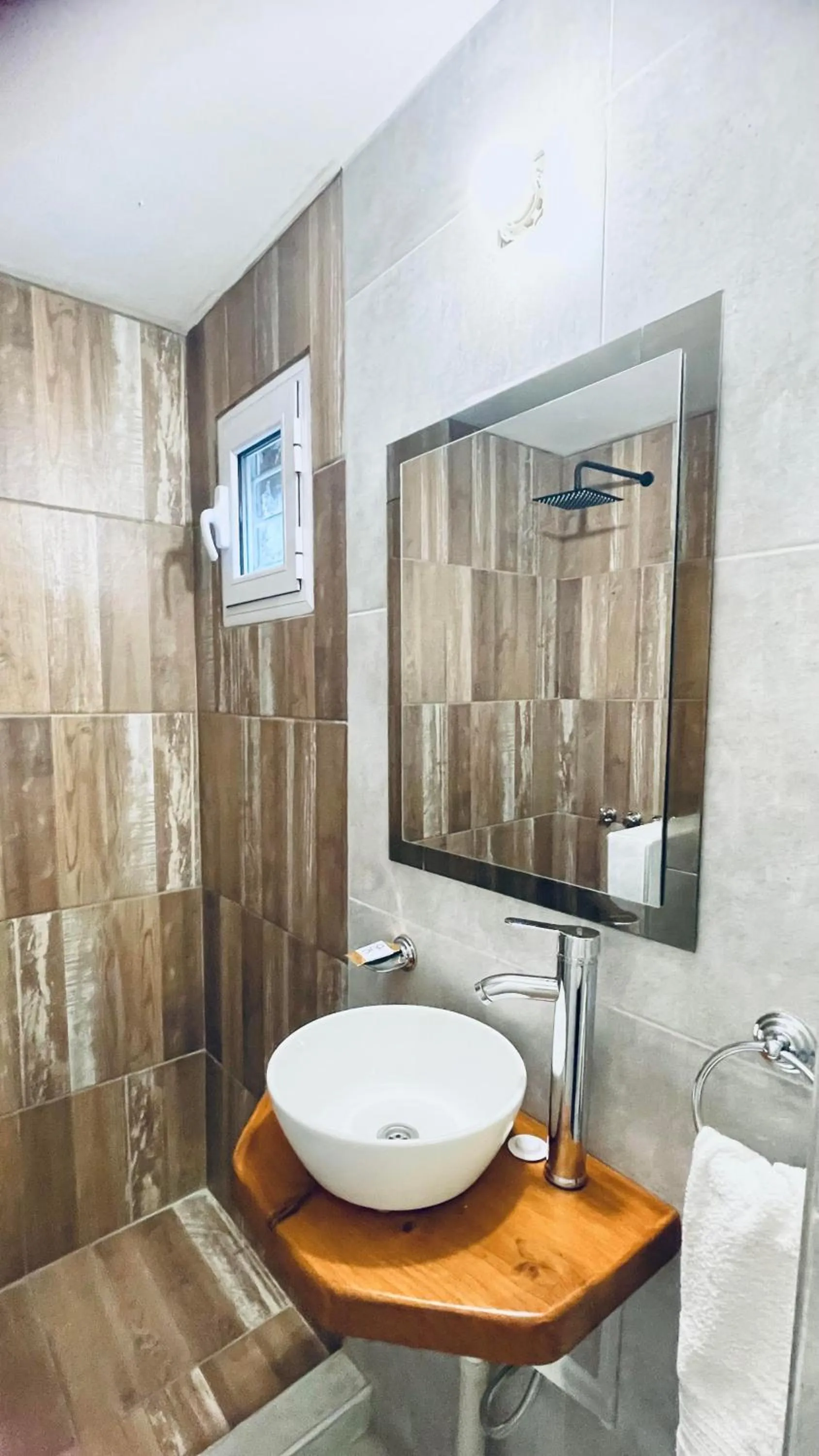 Shower in Antu Mahuida Apartments