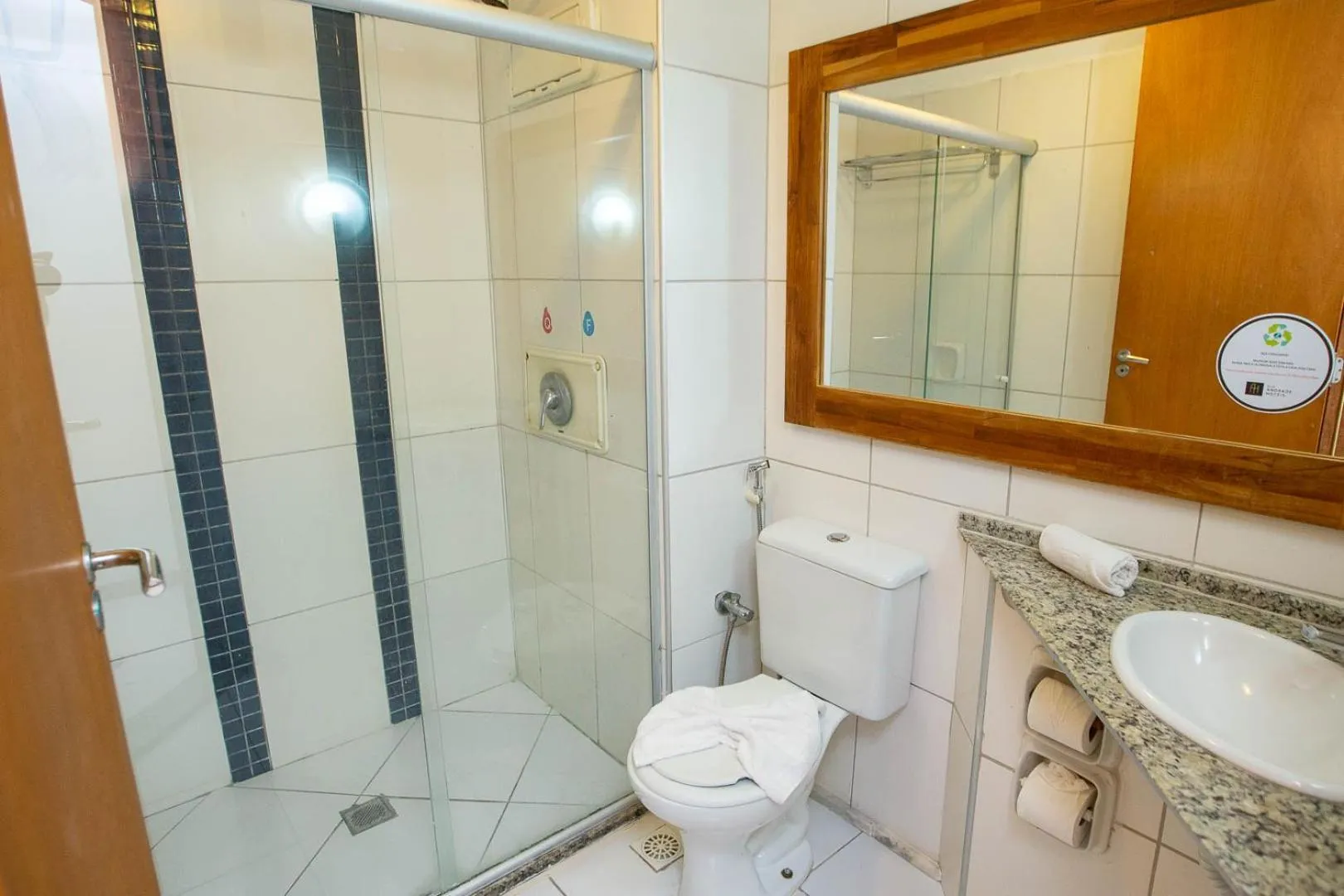 Toilet in Rede Andrade Mar Hotel - Rio Vermelho