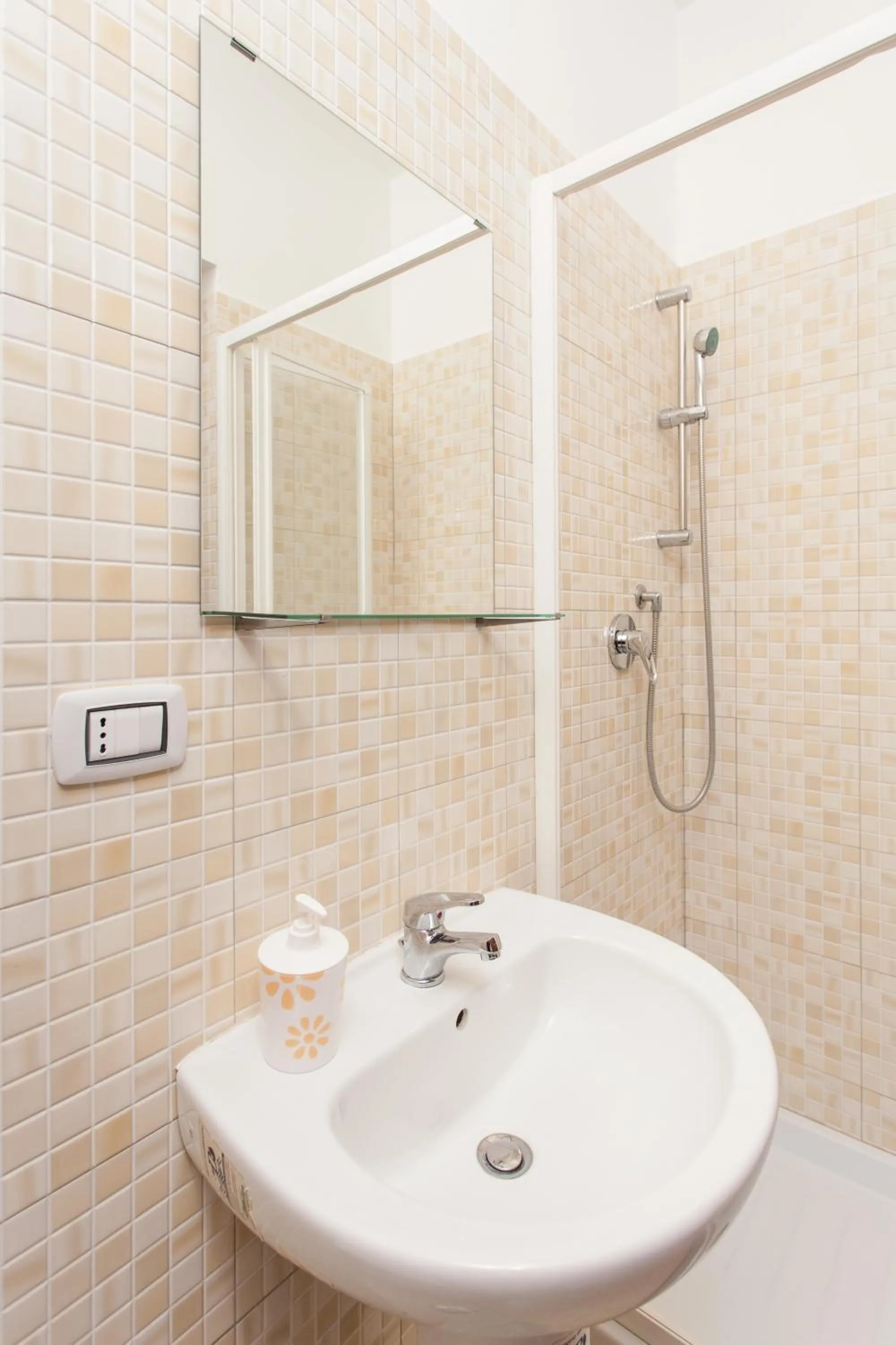 Bathroom in Meltin' Rome Guest House