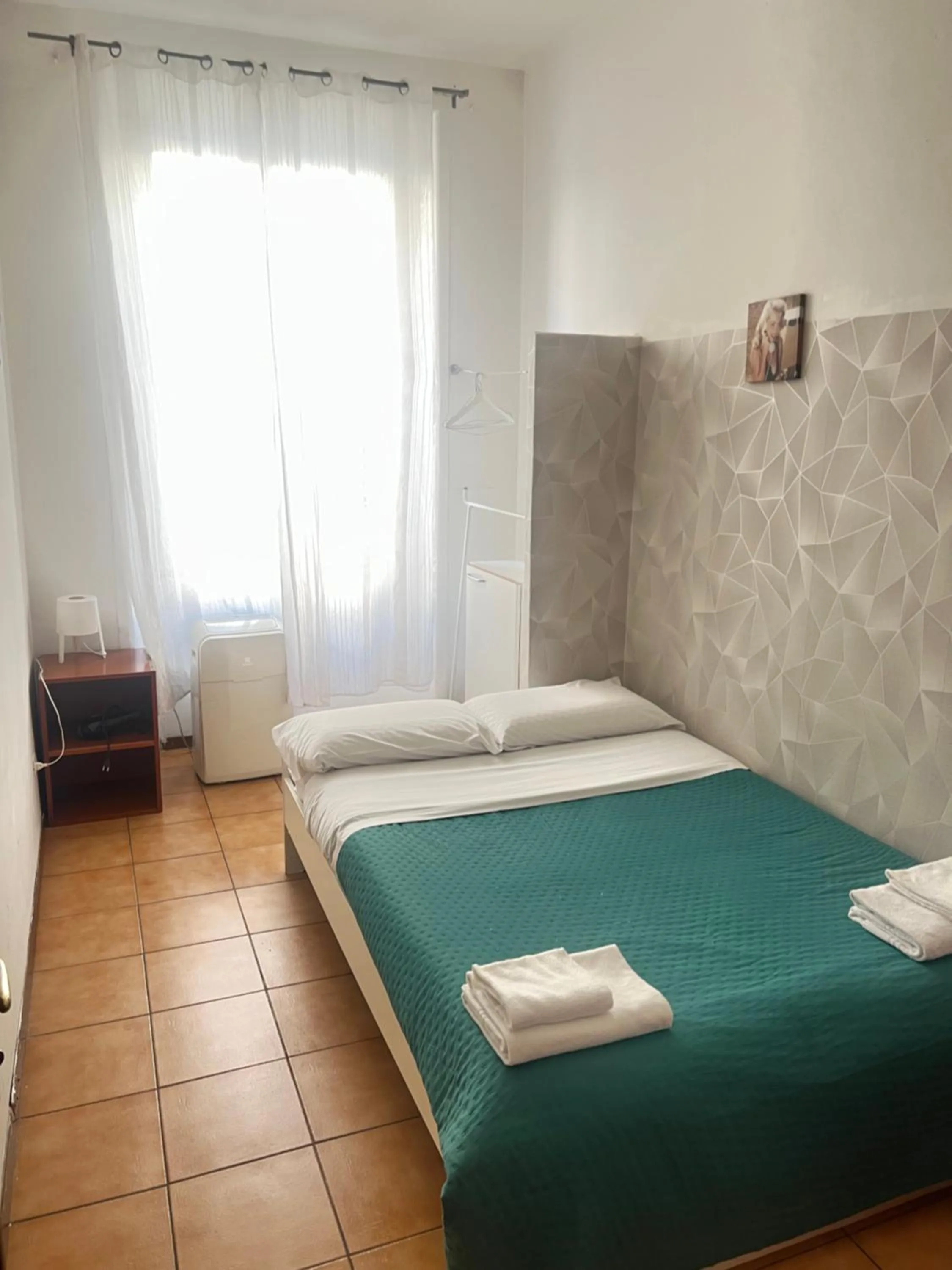 Bed in Meltin' Rome Guest House