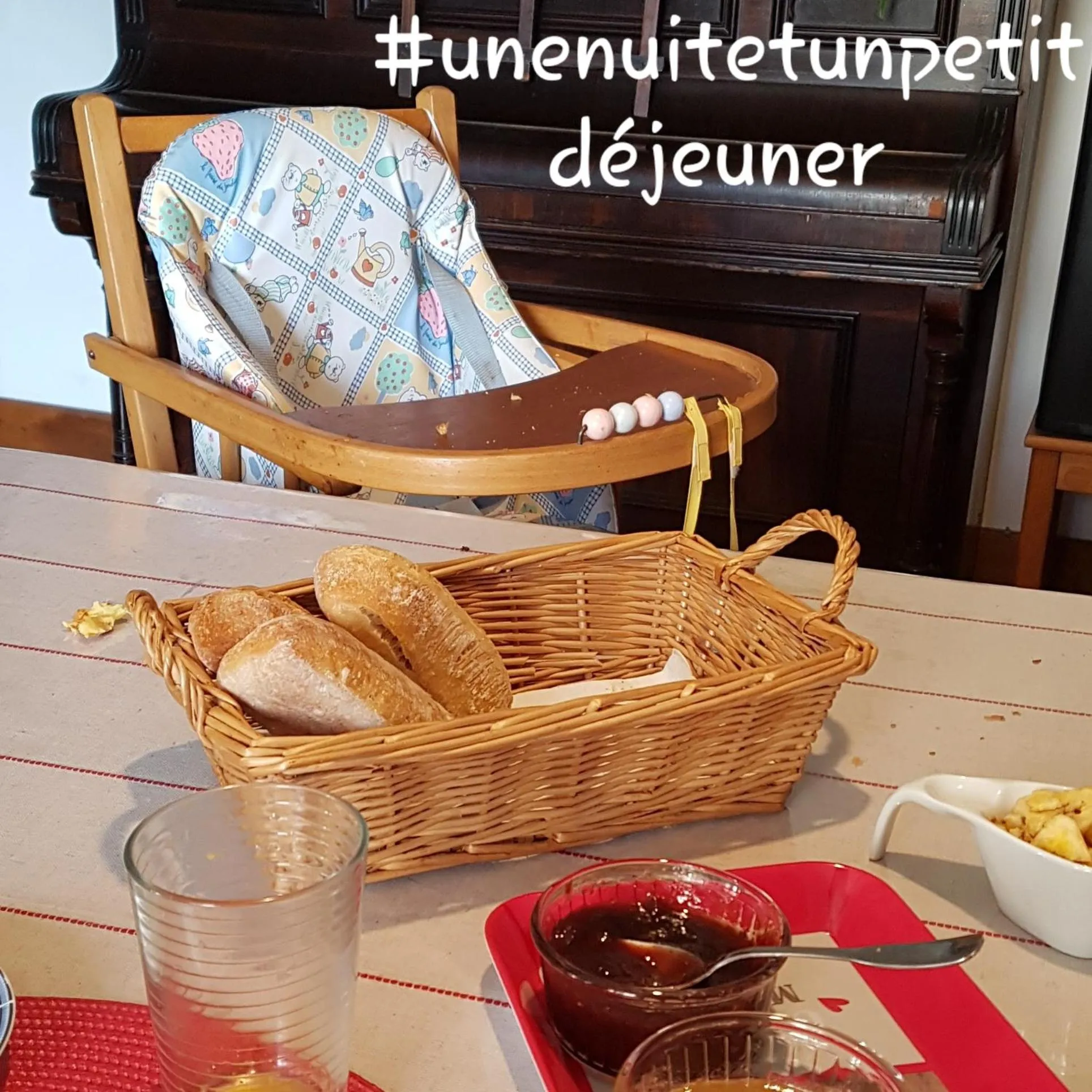 Breakfast in La Grange Des Roches Roses