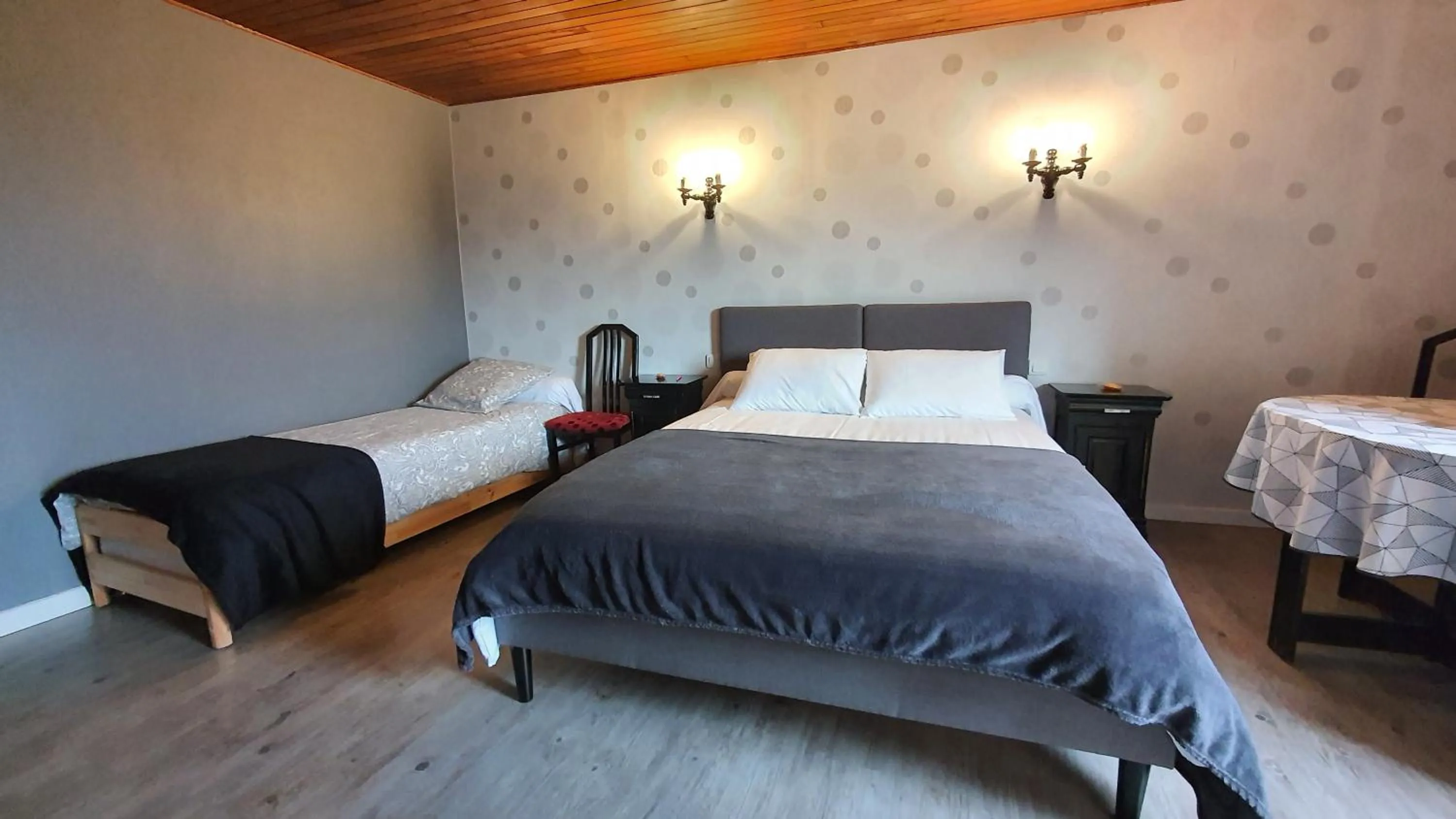 Bed in La Grange Des Roches Roses