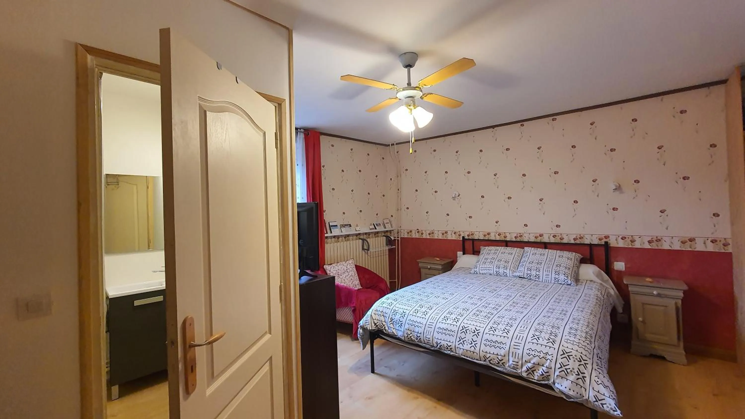 Bed in La Grange Des Roches Roses