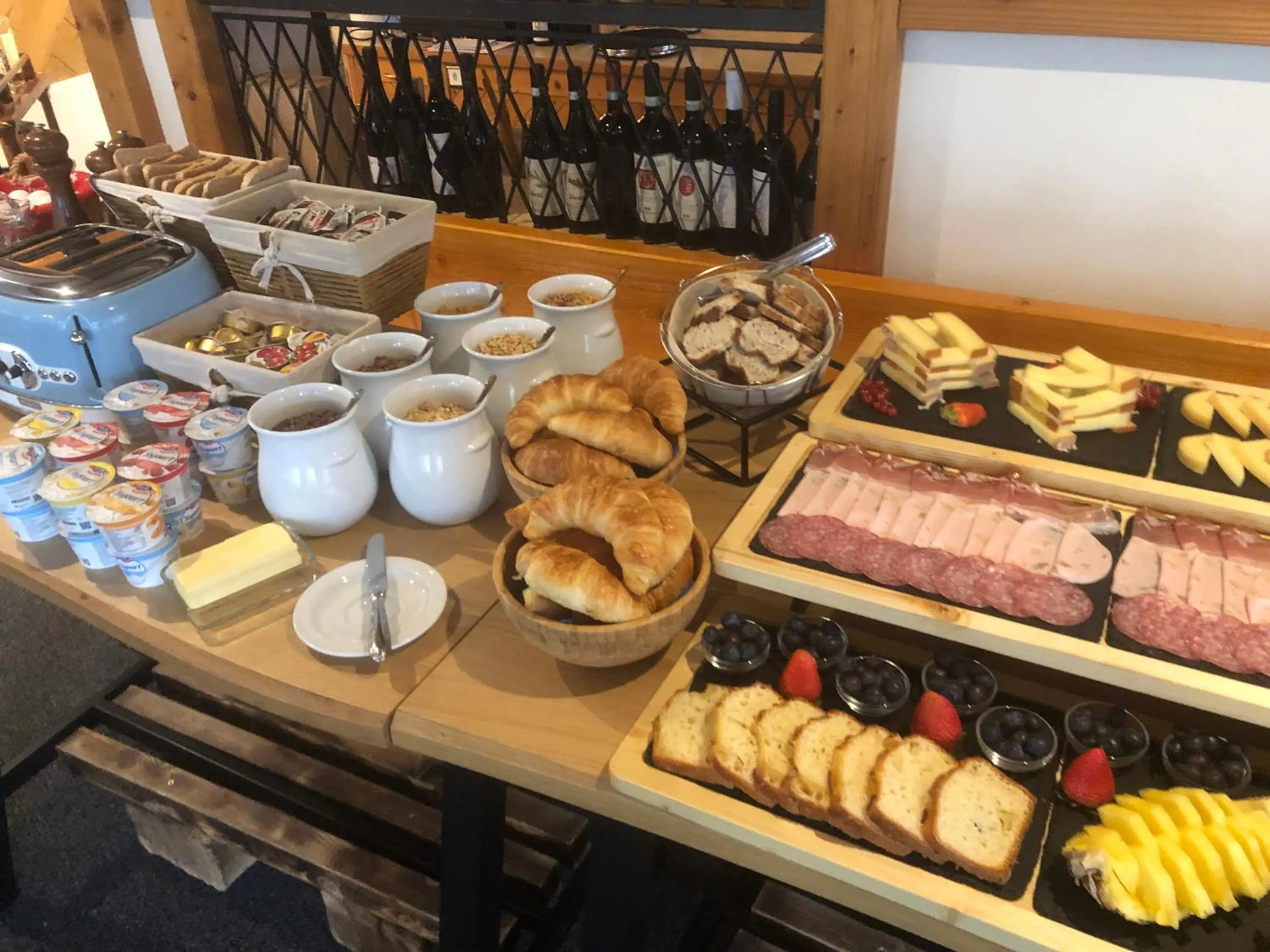 Breakfast in Mountain Lodge Sedrun