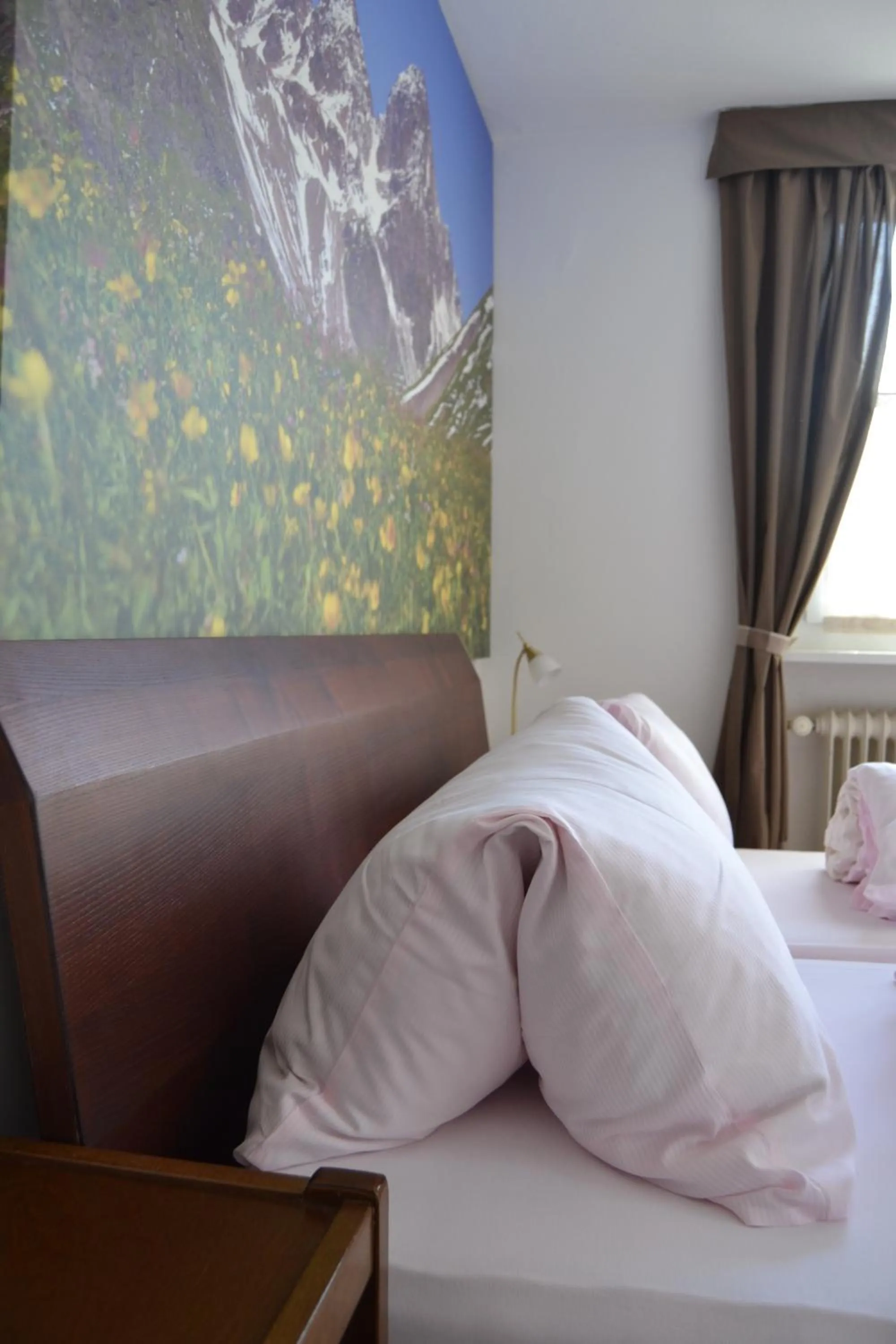 Bedroom, Bed in Mountain Lodge Sedrun