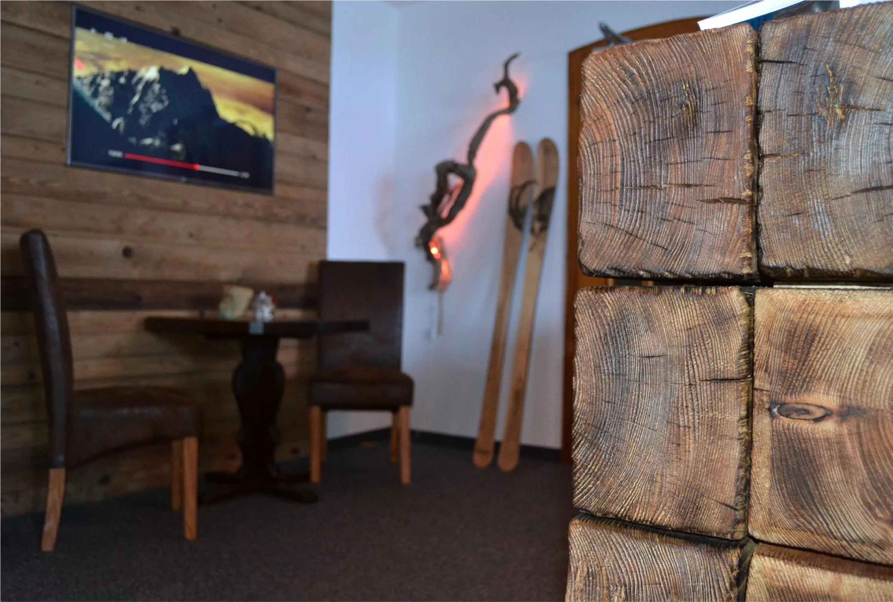 Lounge or bar in Mountain Lodge Sedrun