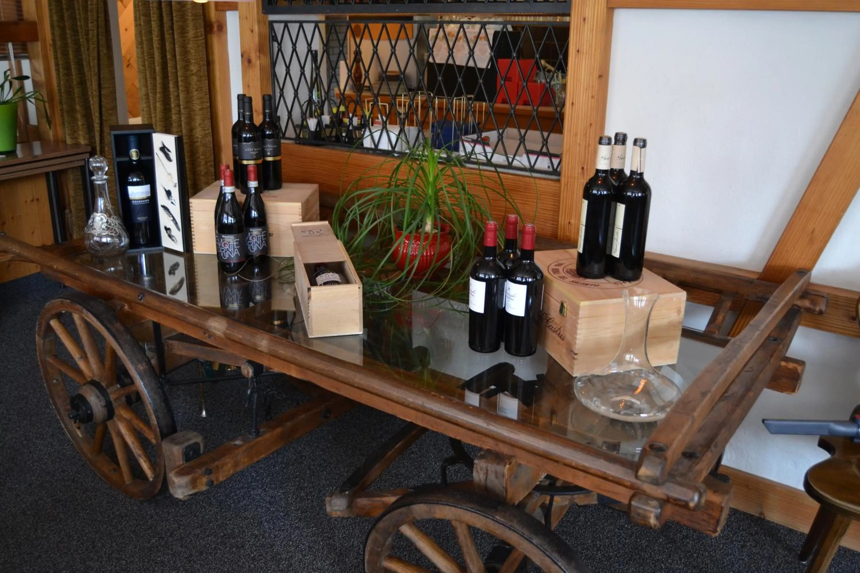Dining area in Mountain Lodge Sedrun