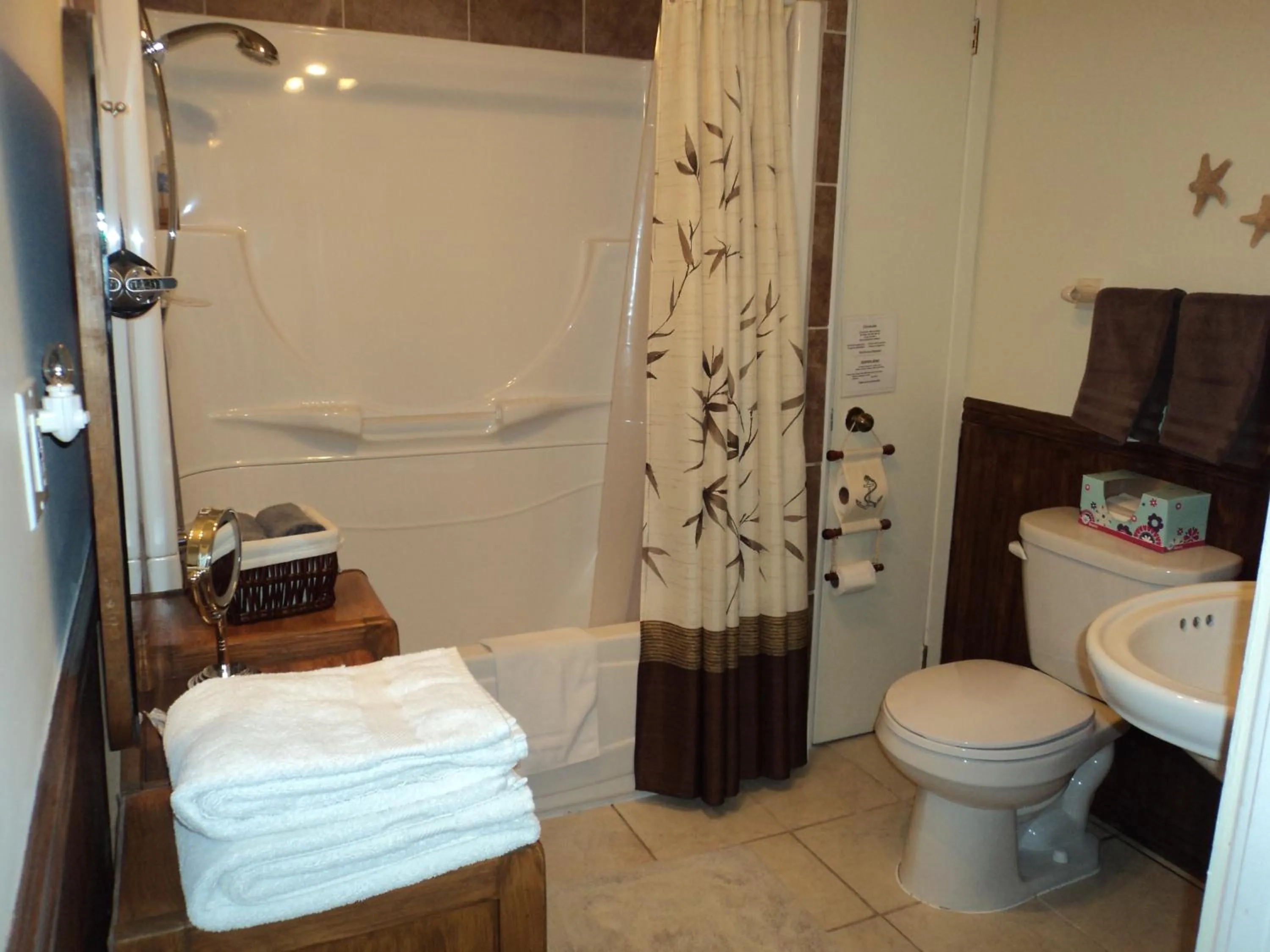 Bathroom in Gite Chute Couette Cafe