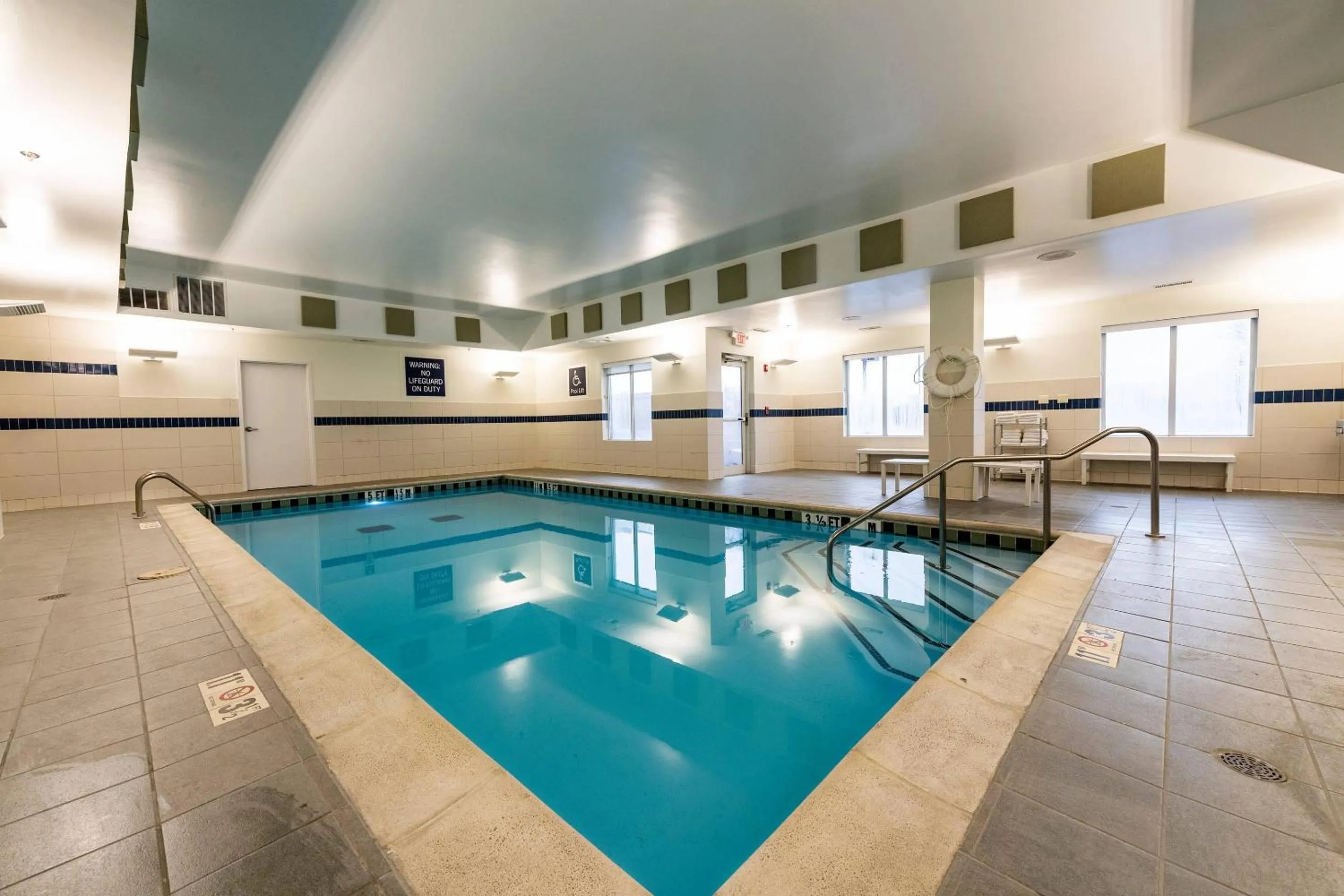 Swimming pool in Radisson Hotel Fairview Heights - St Louis