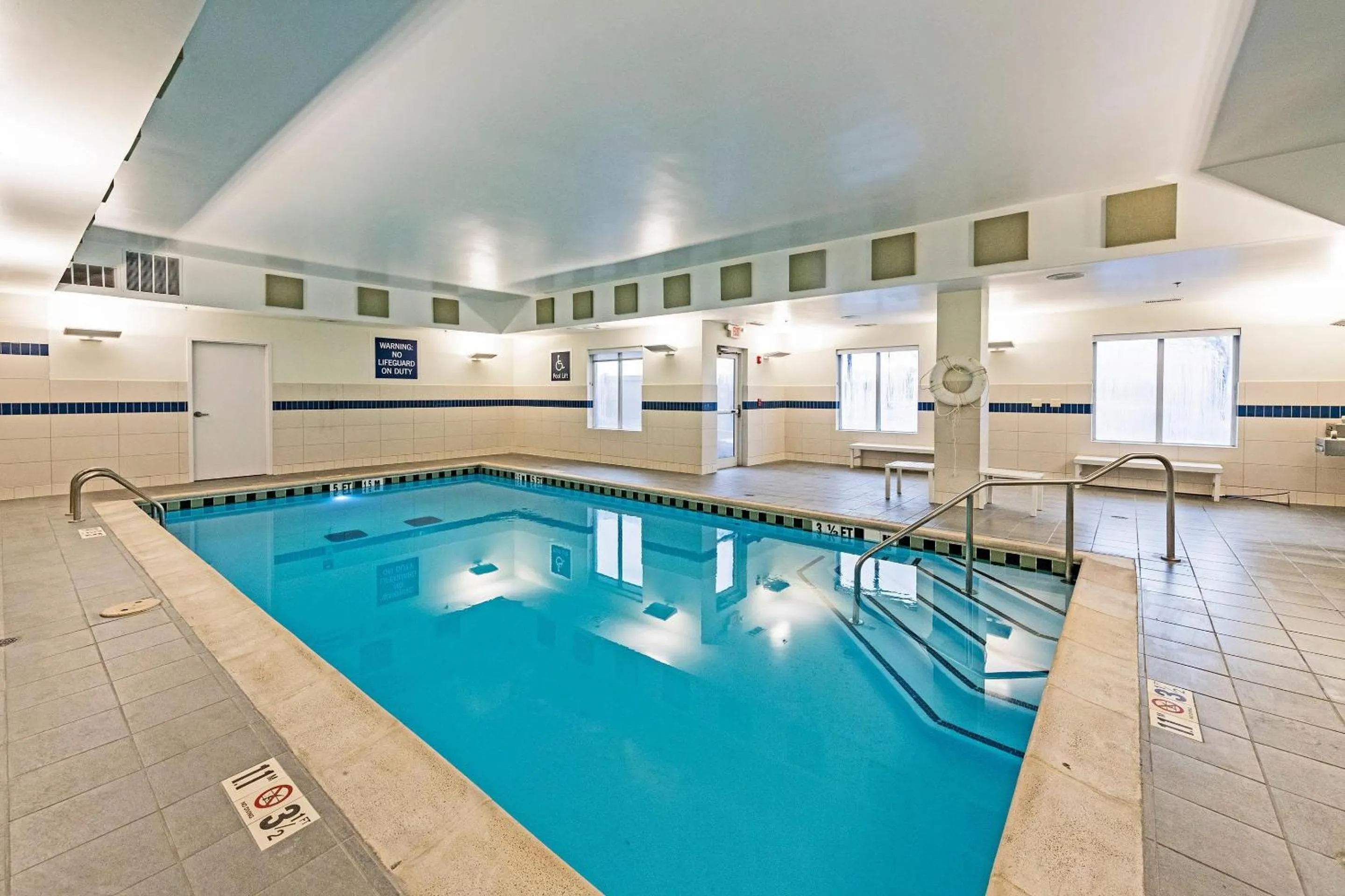 Swimming pool in Radisson Hotel Fairview Heights - St Louis