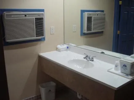 Bathroom in Golden Hill Inn-Danbury