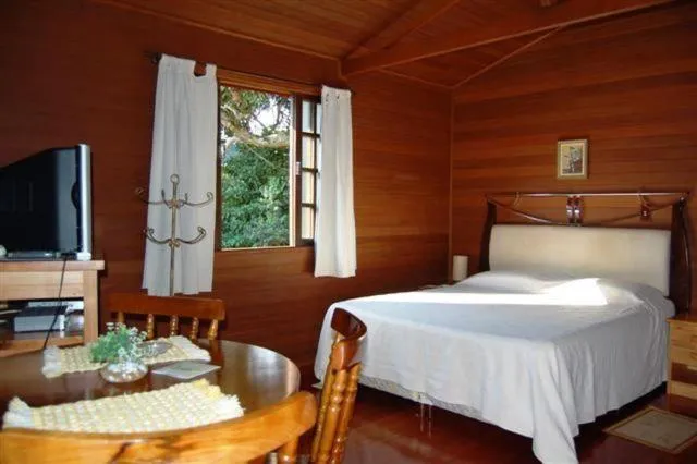 Bathroom, Bed in Pousada Refugio do Serrano