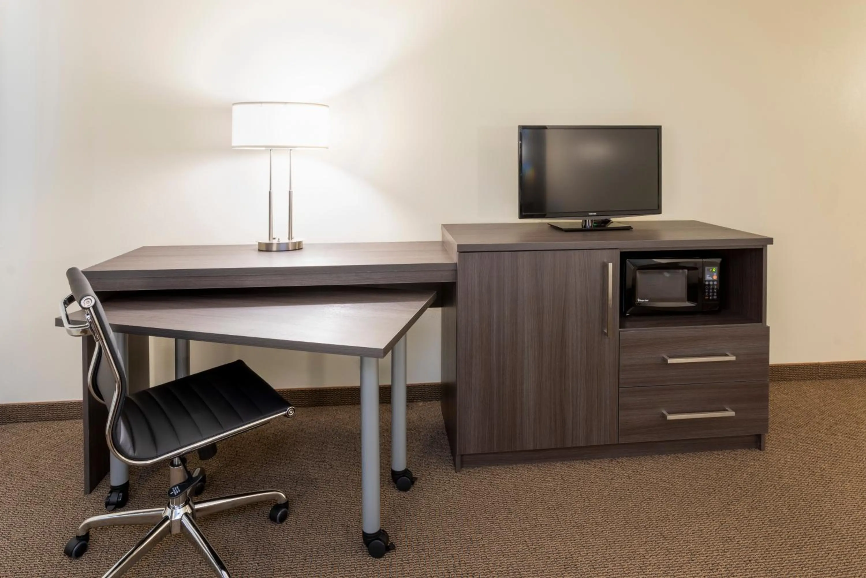 TV and multimedia in Paynesville Inn & Suites