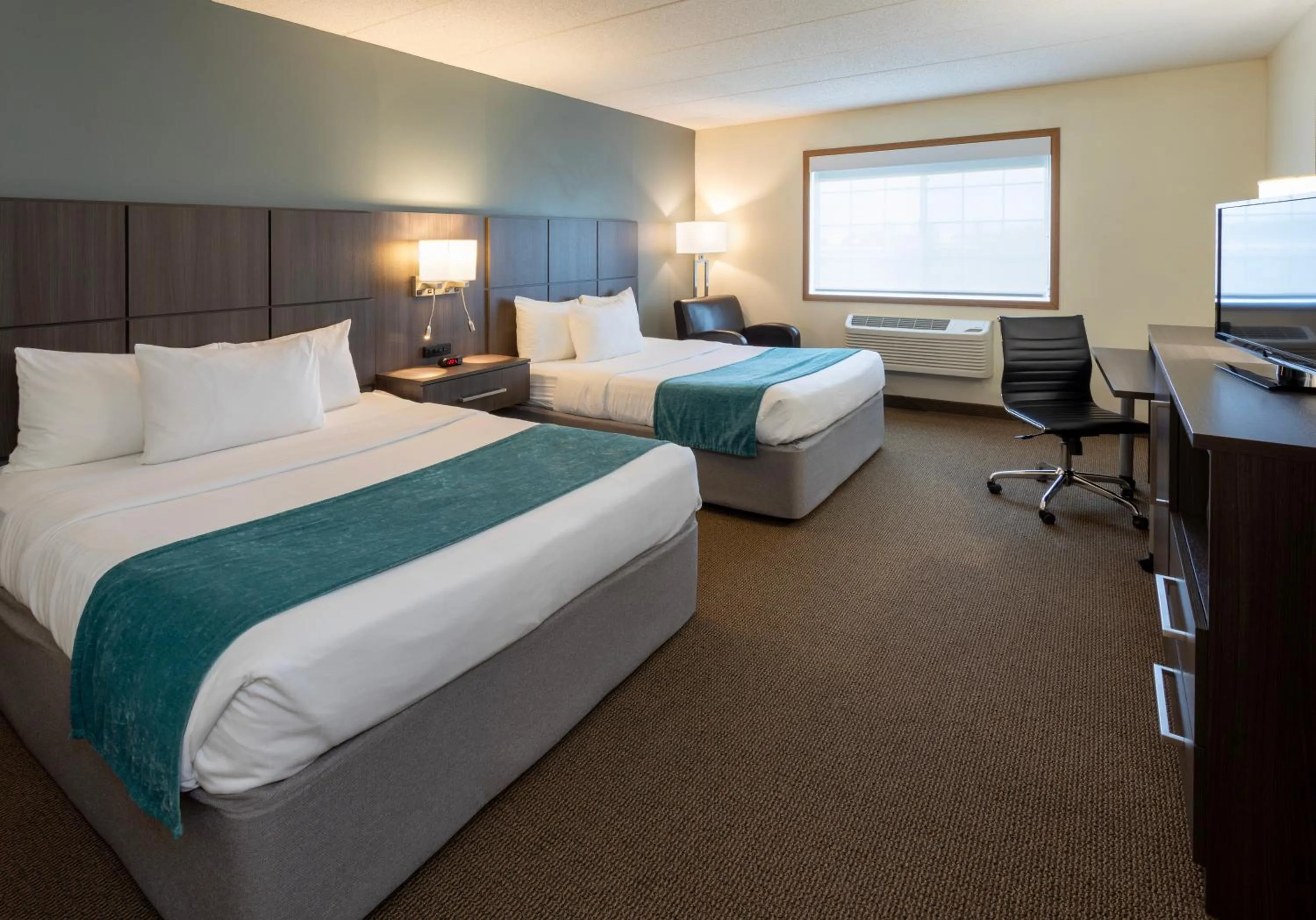 Bed in Paynesville Inn & Suites