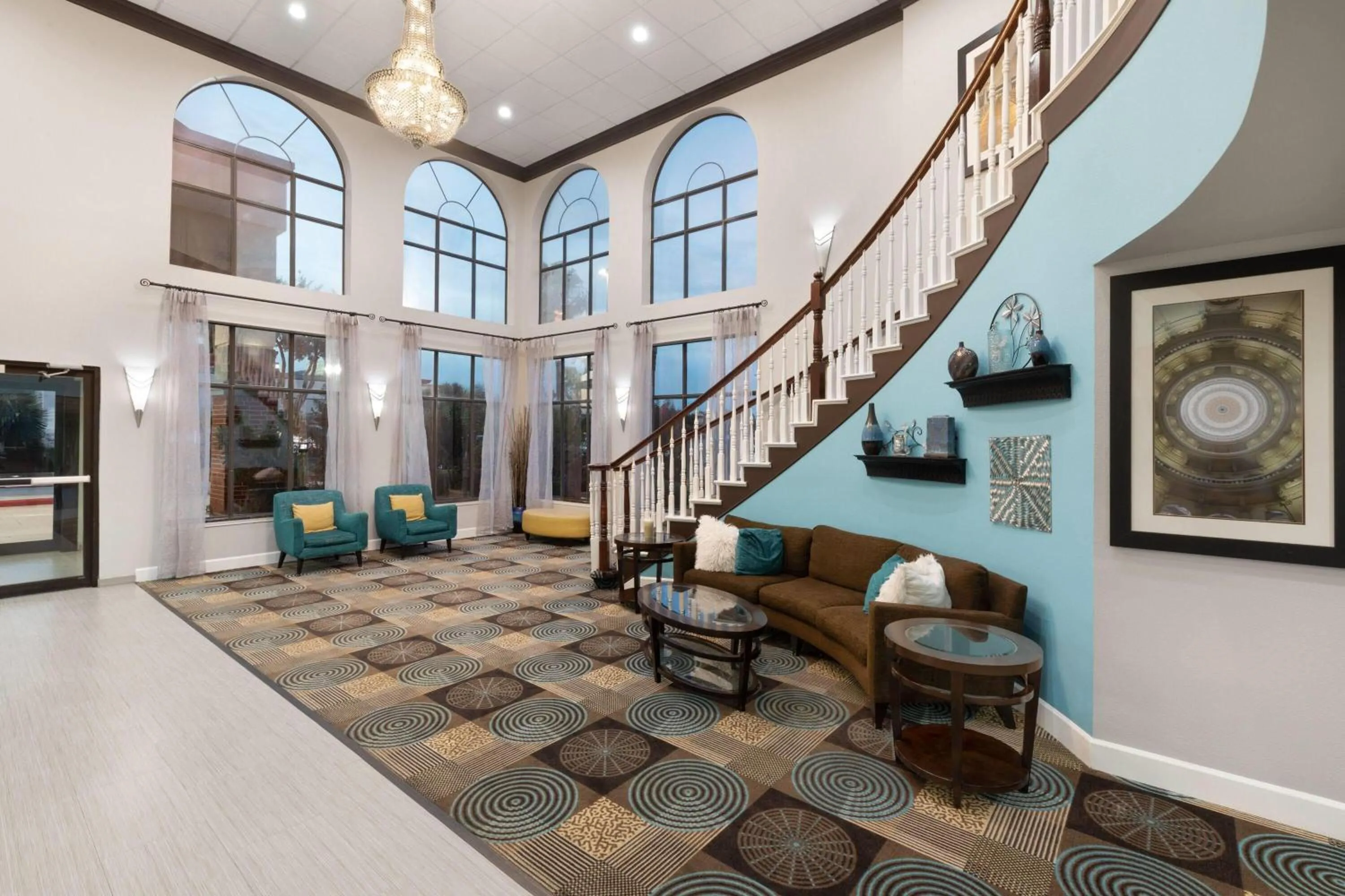 Lobby or reception in Days Inn & Suites by Wyndham Sam Houston Tollway