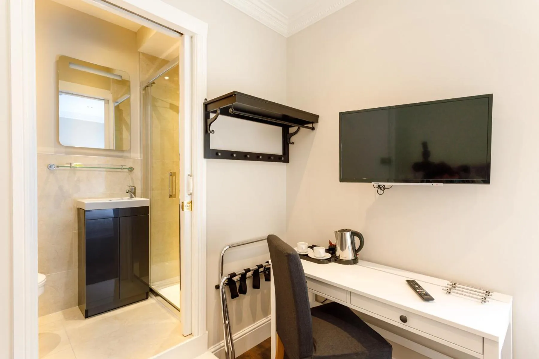 TV and multimedia in Molloys Apartments