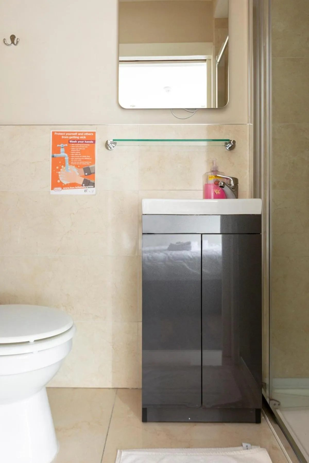 Shower in Molloys Apartments