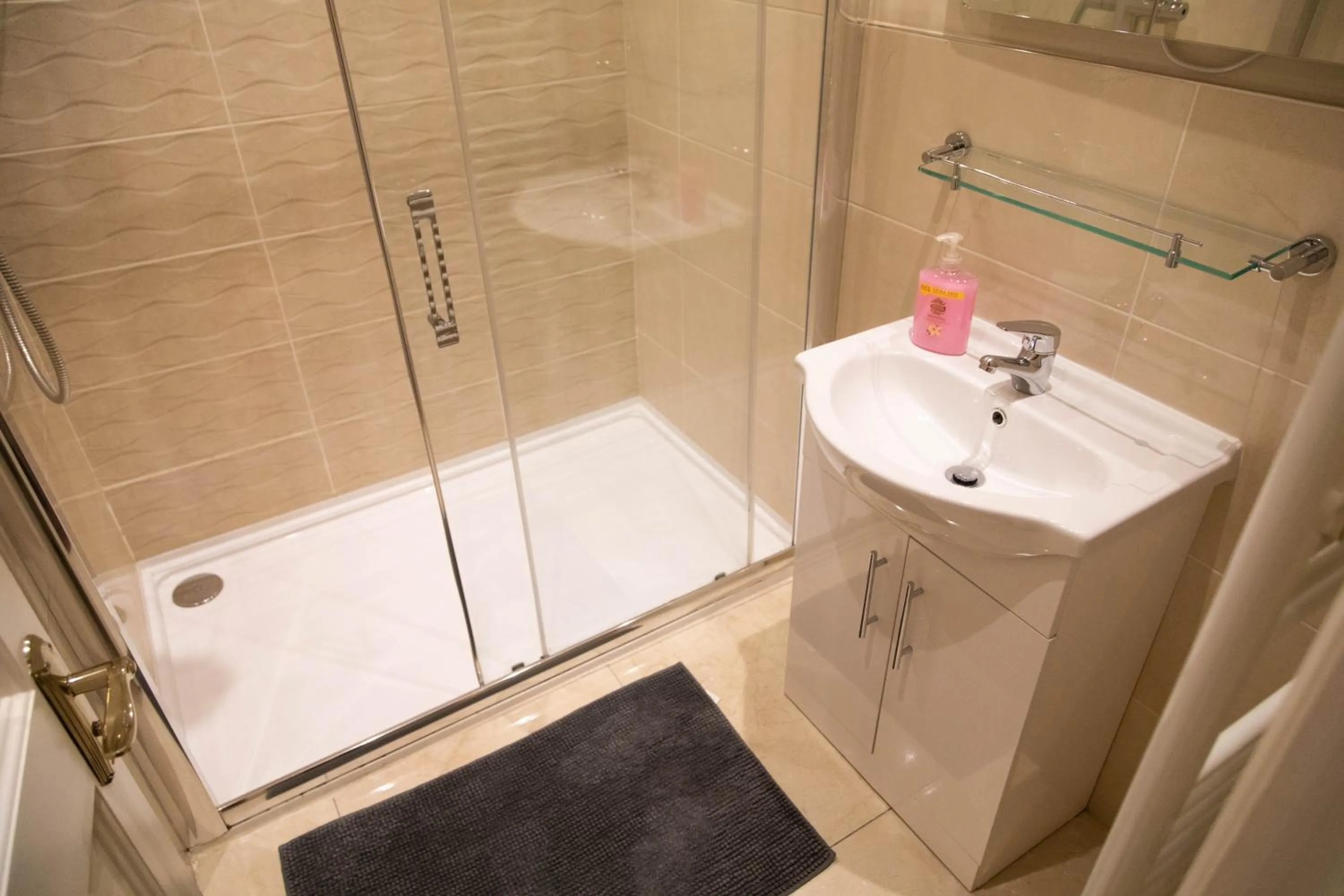 Shower in Molloys Apartments