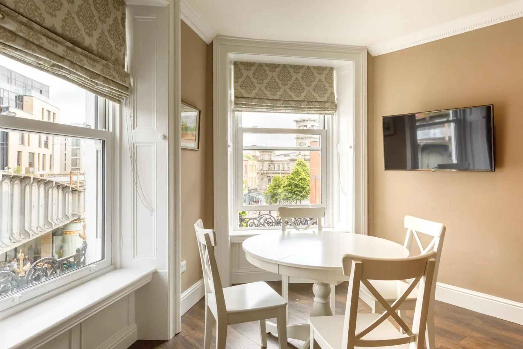 Dining area in Molloys Apartments