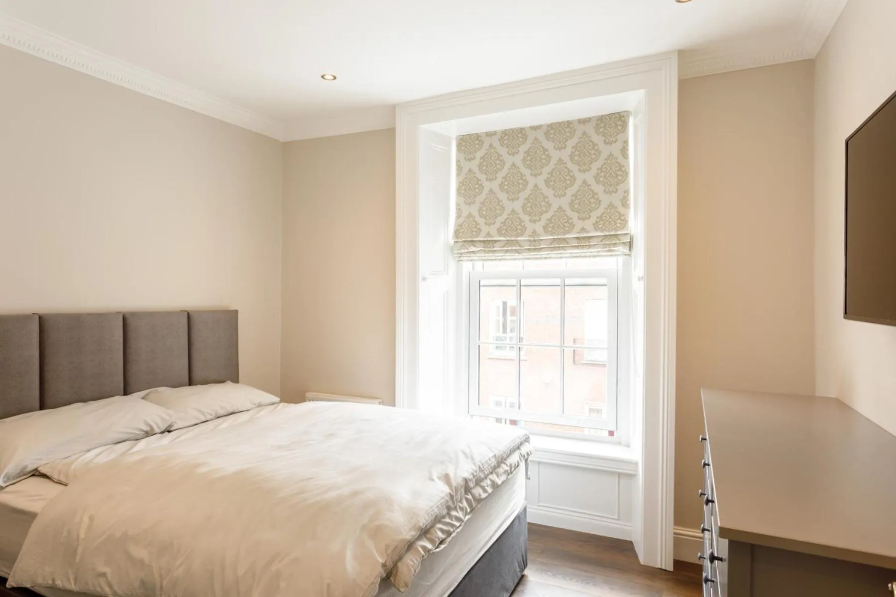 Bed in Molloys Apartments