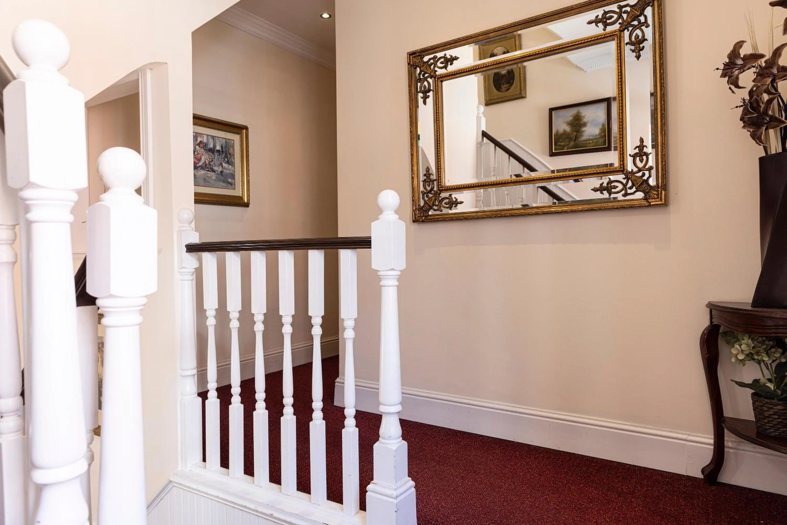 Facade/entrance in Molloys Apartments