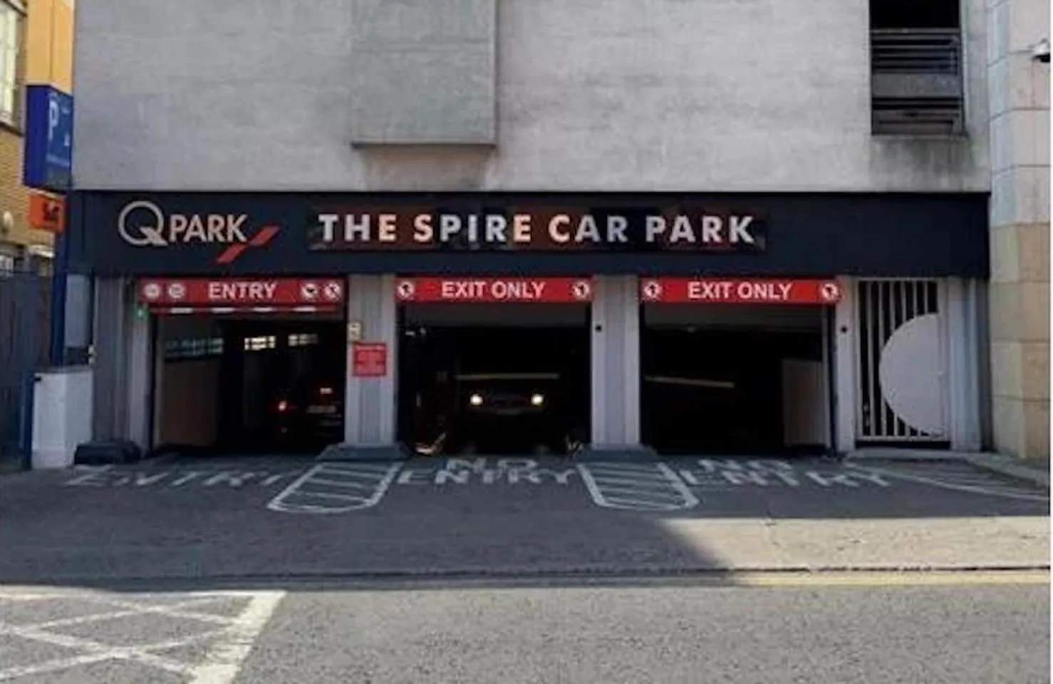 Parking in Molloys Apartments