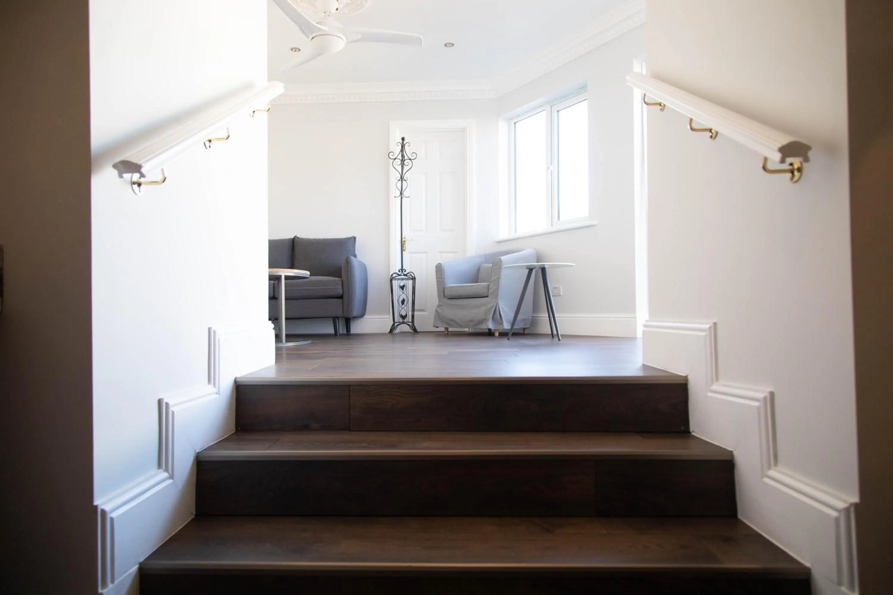 Seating area in Molloys Apartments