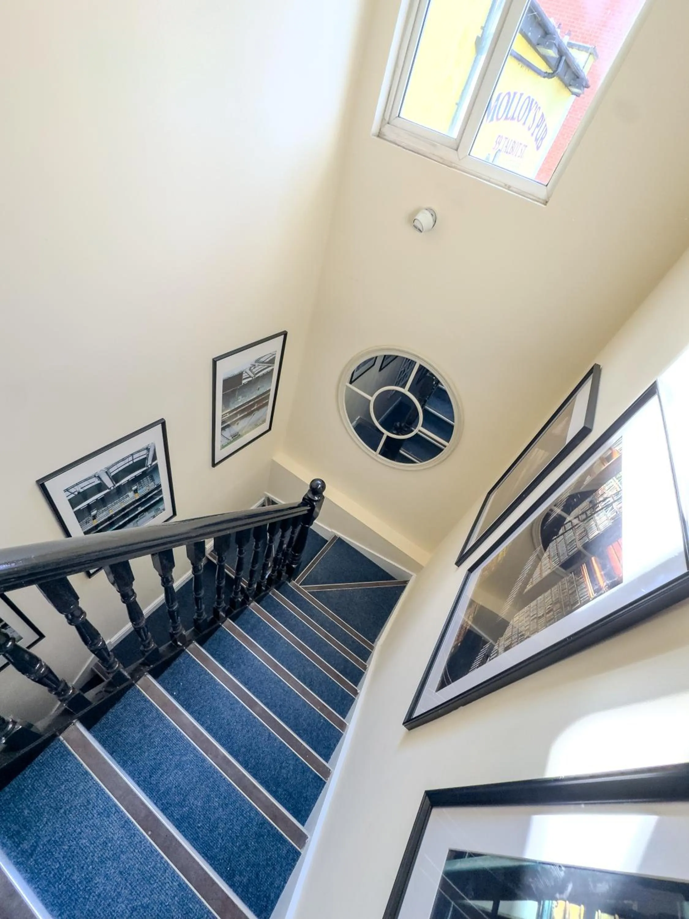 Facade/entrance in Molloys Apartments