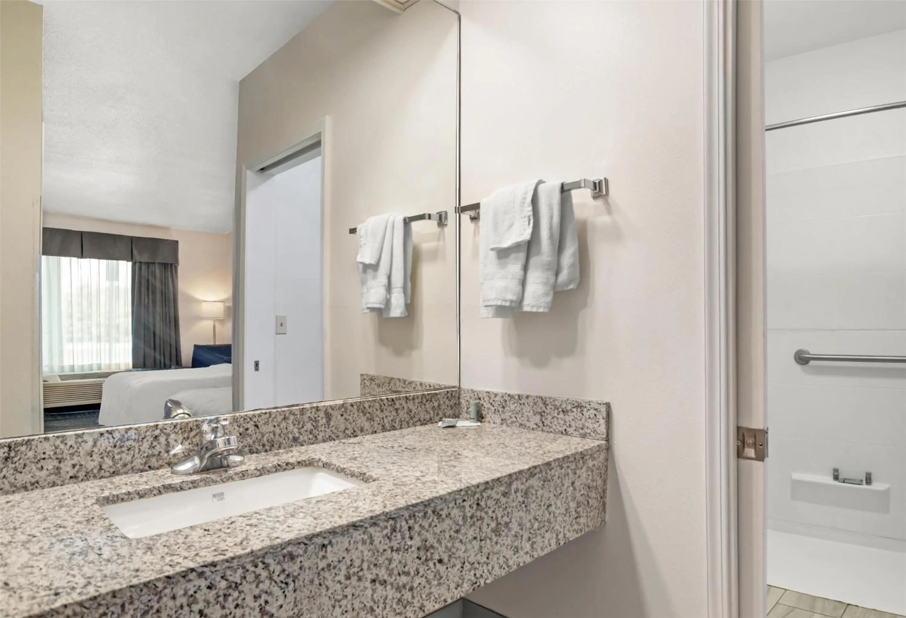 Bathroom in Best Western Navarre Waterfront