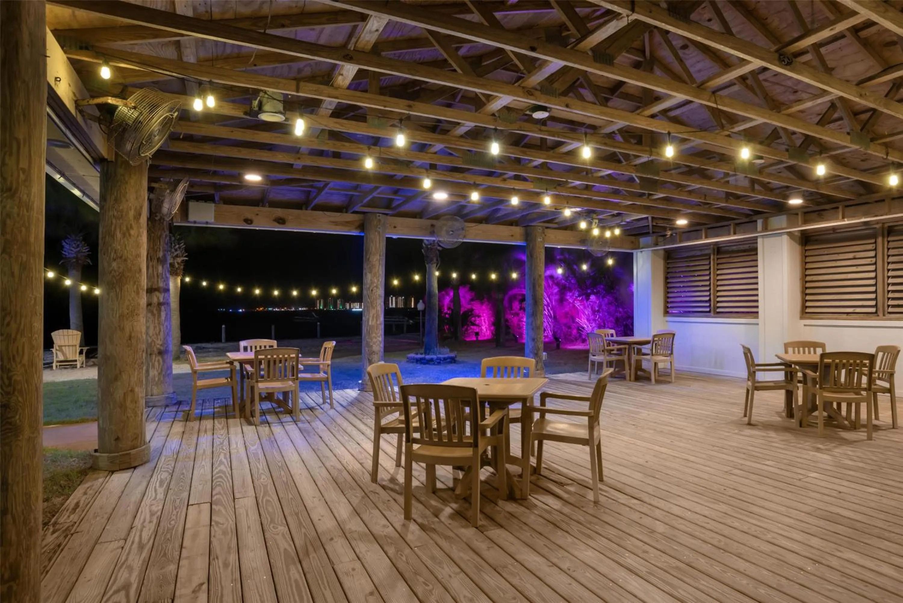 Property building in Best Western Navarre Waterfront