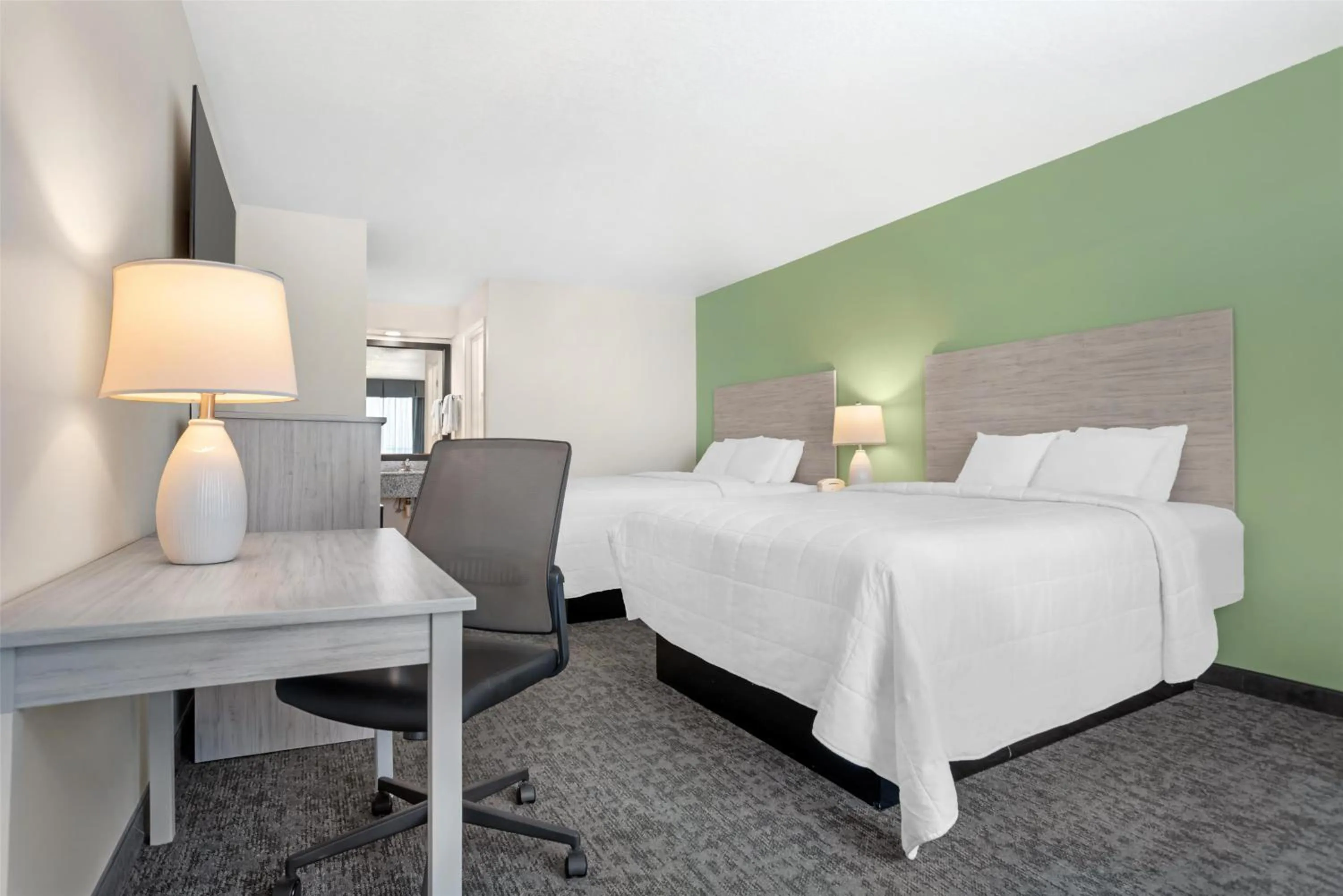 Bedroom, Bed in Best Western Navarre Waterfront