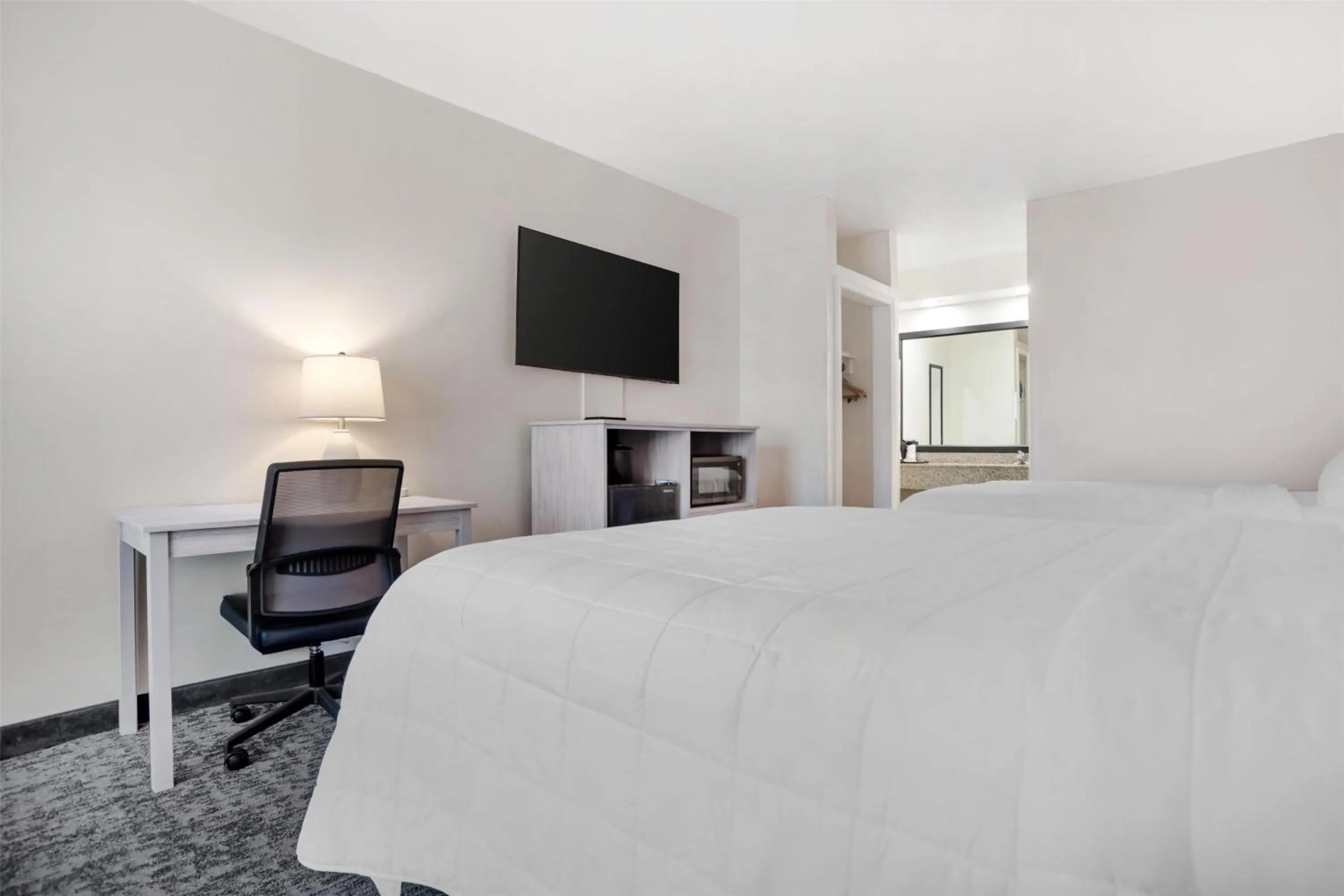 Bedroom, Bed in Best Western Navarre Waterfront