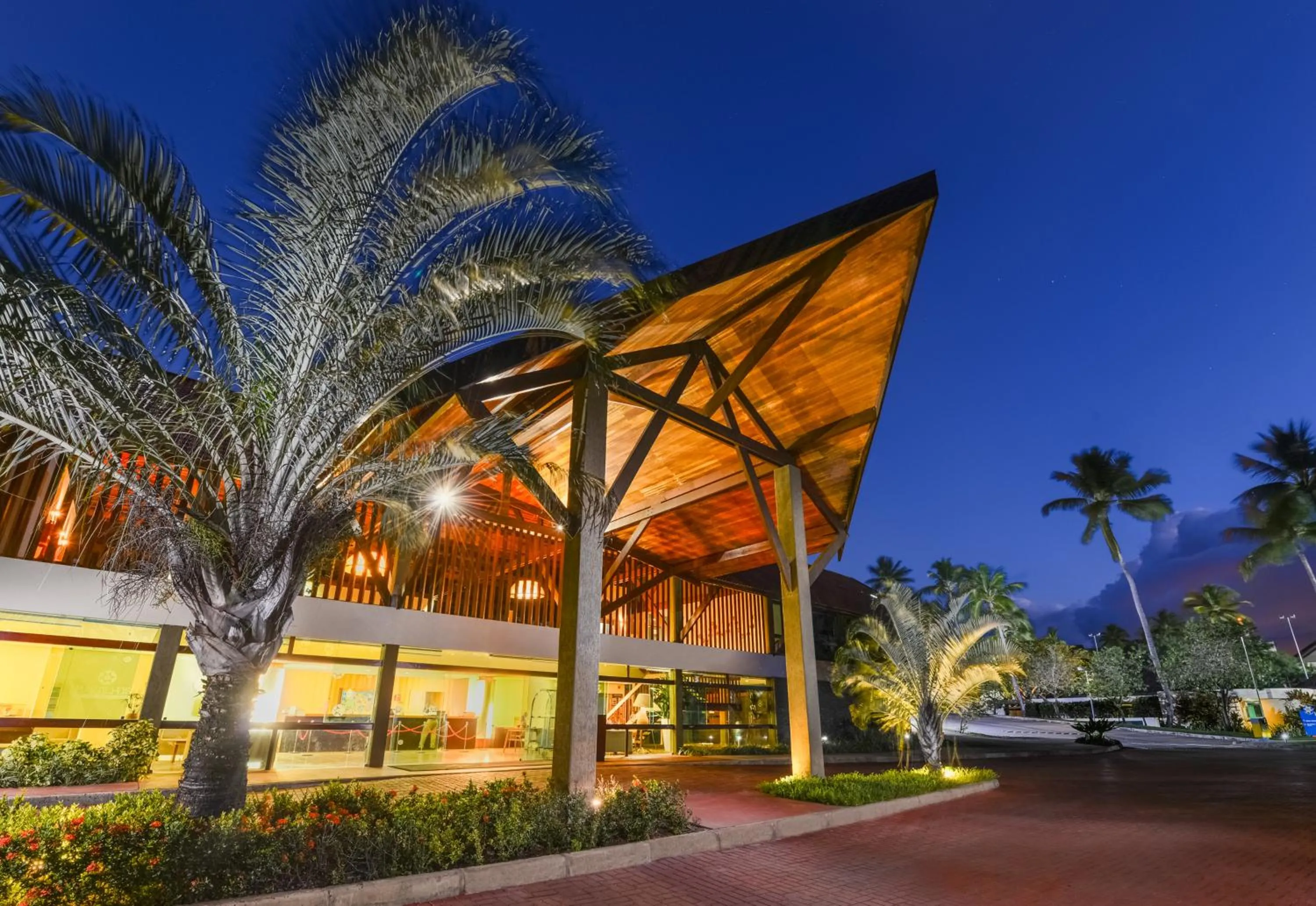 Facade/entrance in Marulhos Resort by MAI