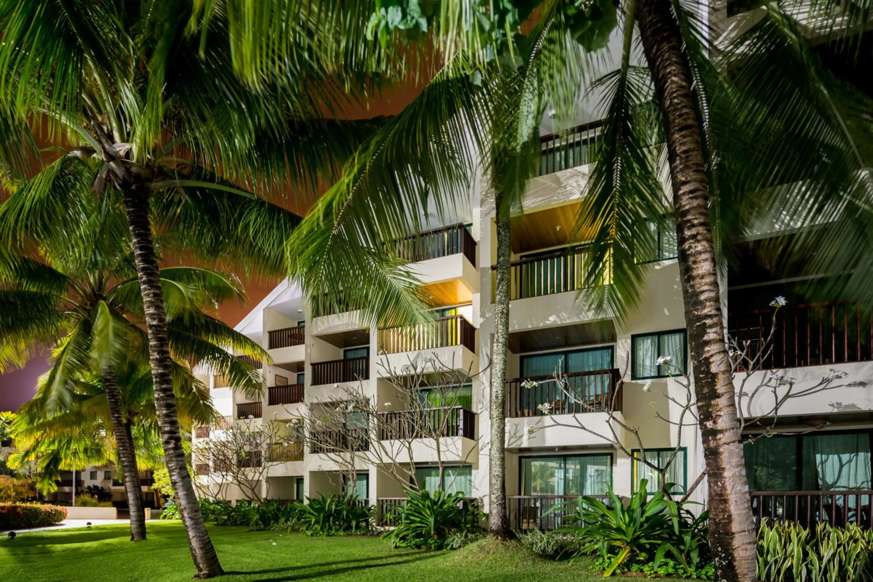 Property building in Marulhos Resort by MAI