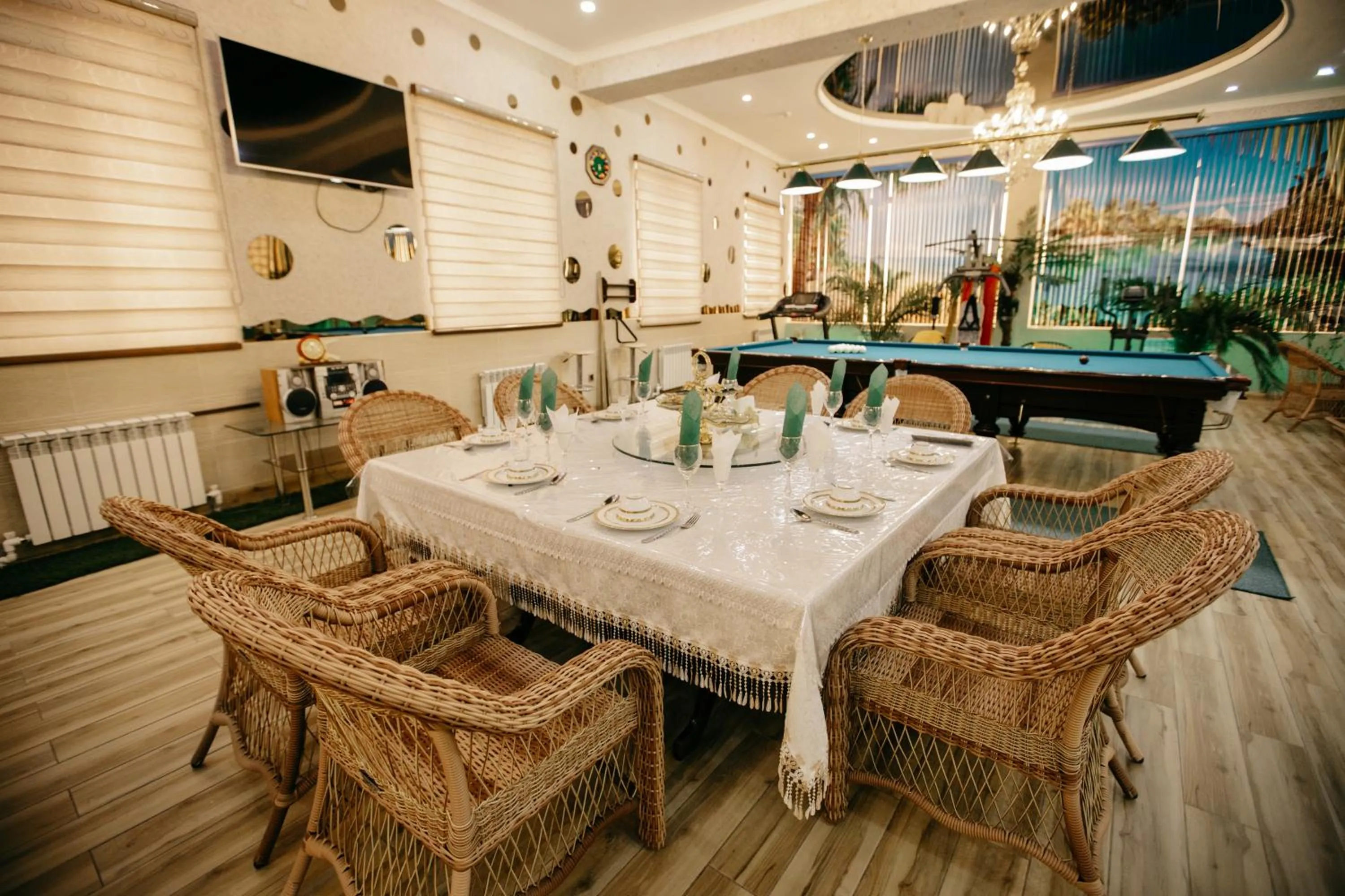 Swimming pool in Hotel KARAVAN