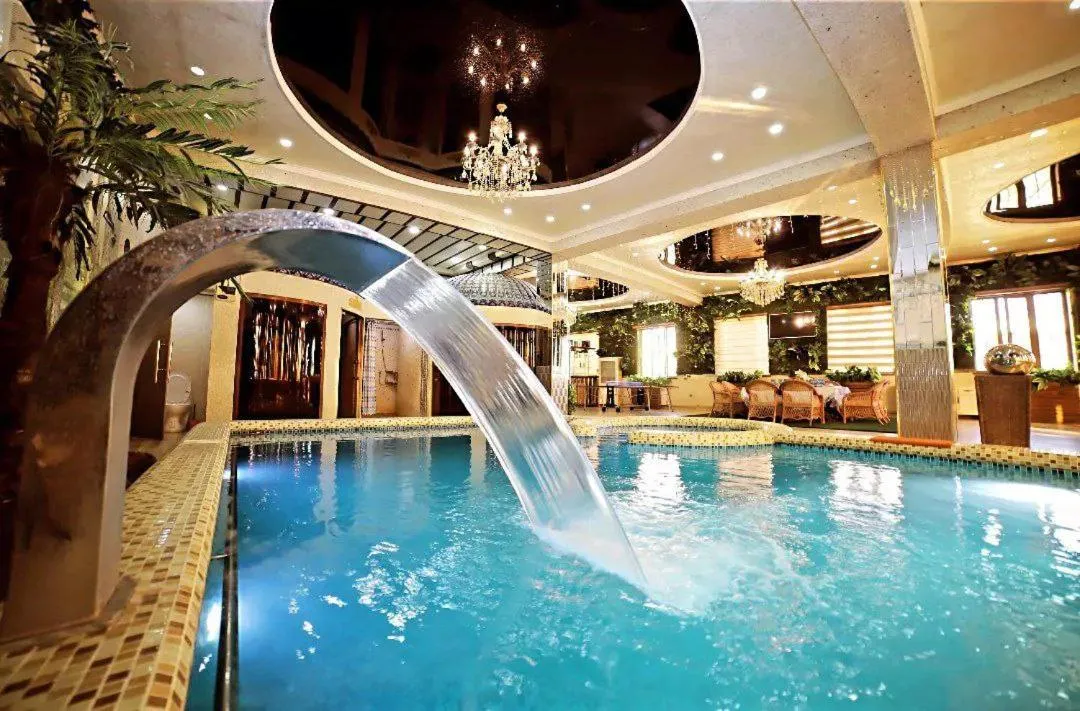 Swimming pool in Hotel KARAVAN