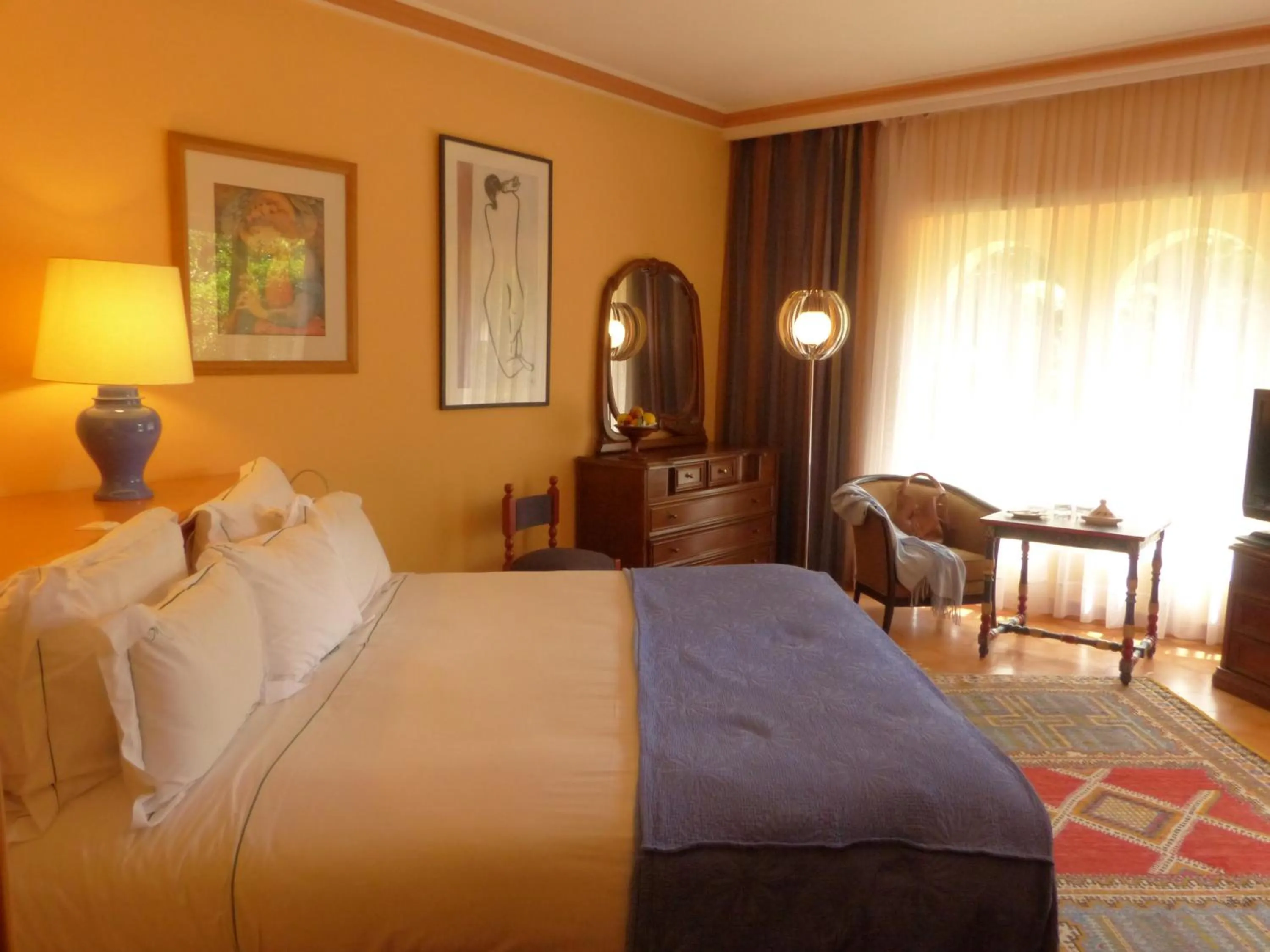 Photo of the whole room, Bed in La Villa Mandarine