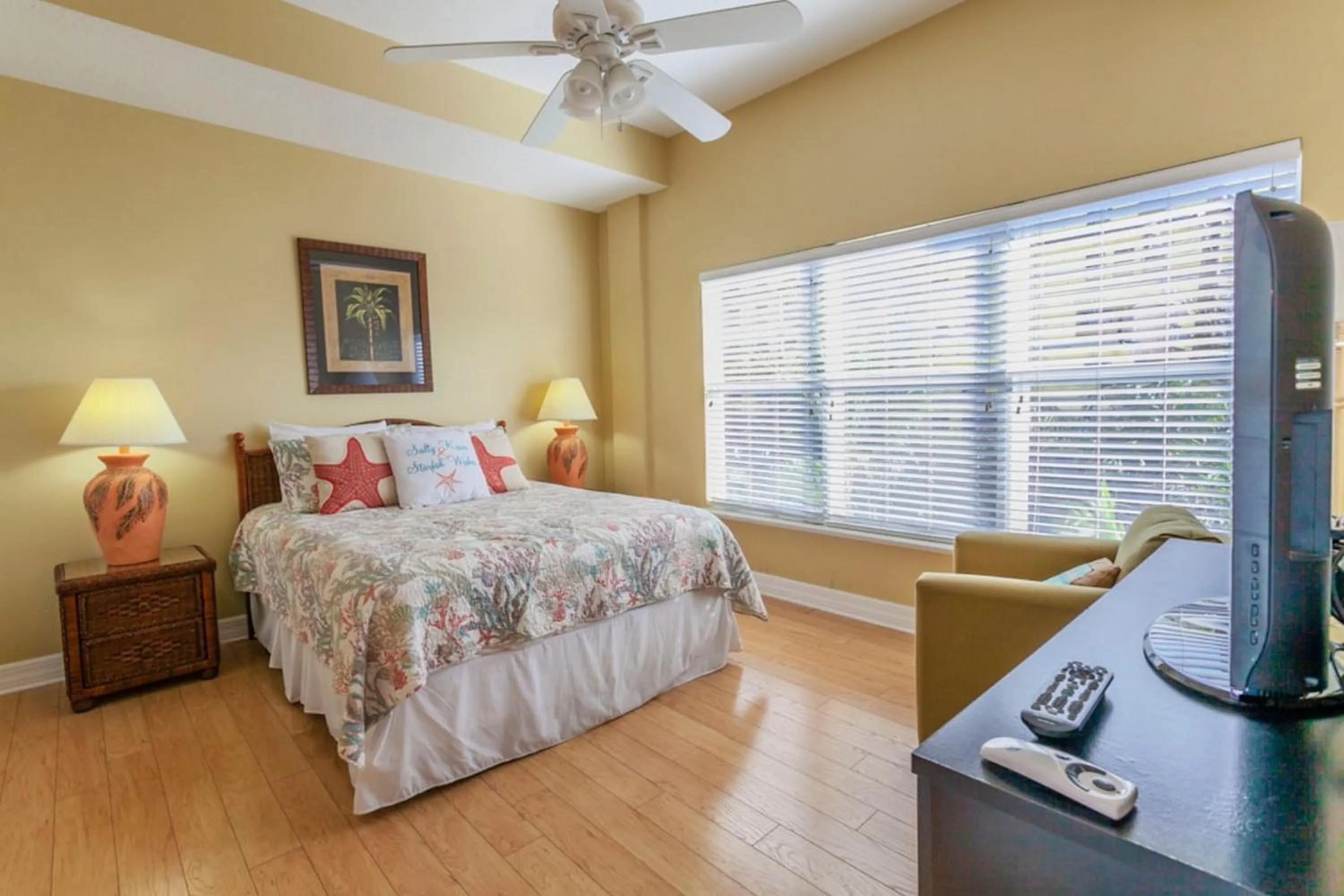 Bed in Madeira Bay Resort II by Travel Resort Services