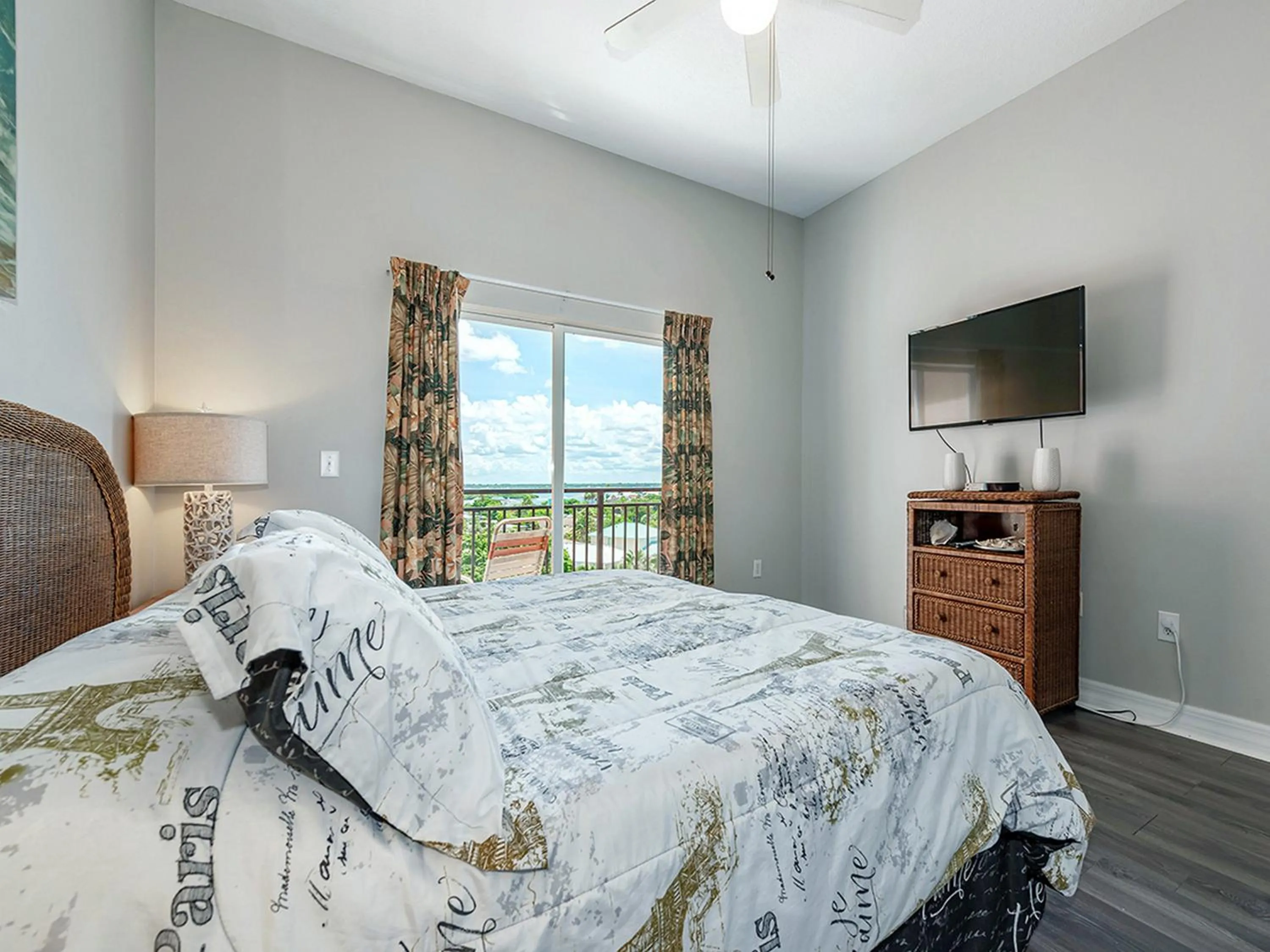 Bed in Madeira Bay Resort II by Travel Resort Services