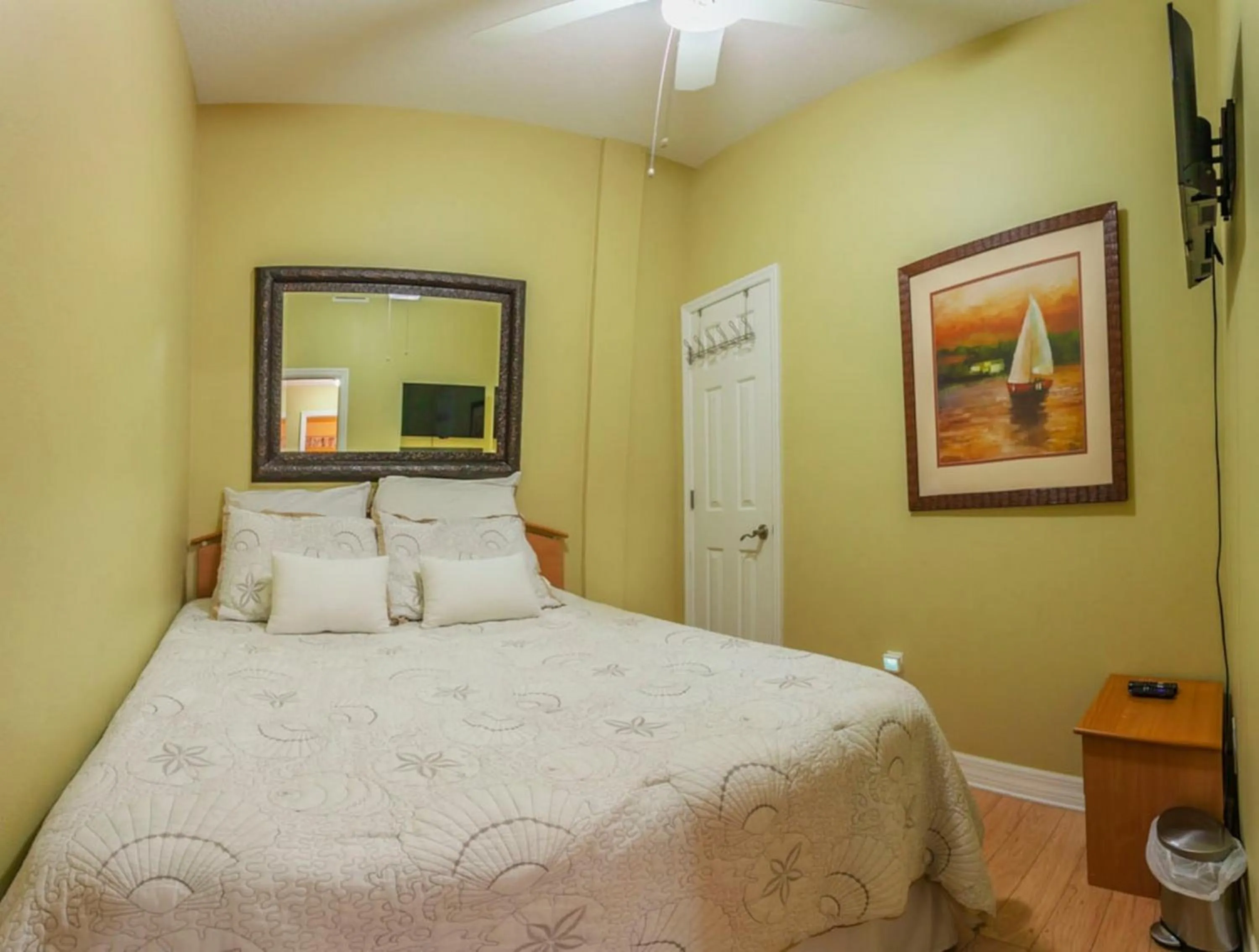 Bed in Madeira Bay Resort II by Travel Resort Services