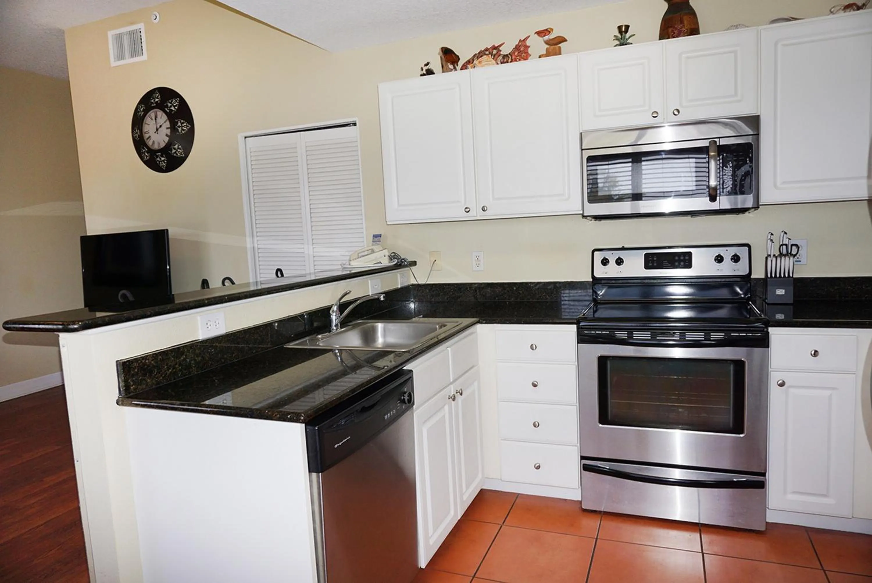 Kitchen or kitchenette in Madeira Bay Resort II by Travel Resort Services