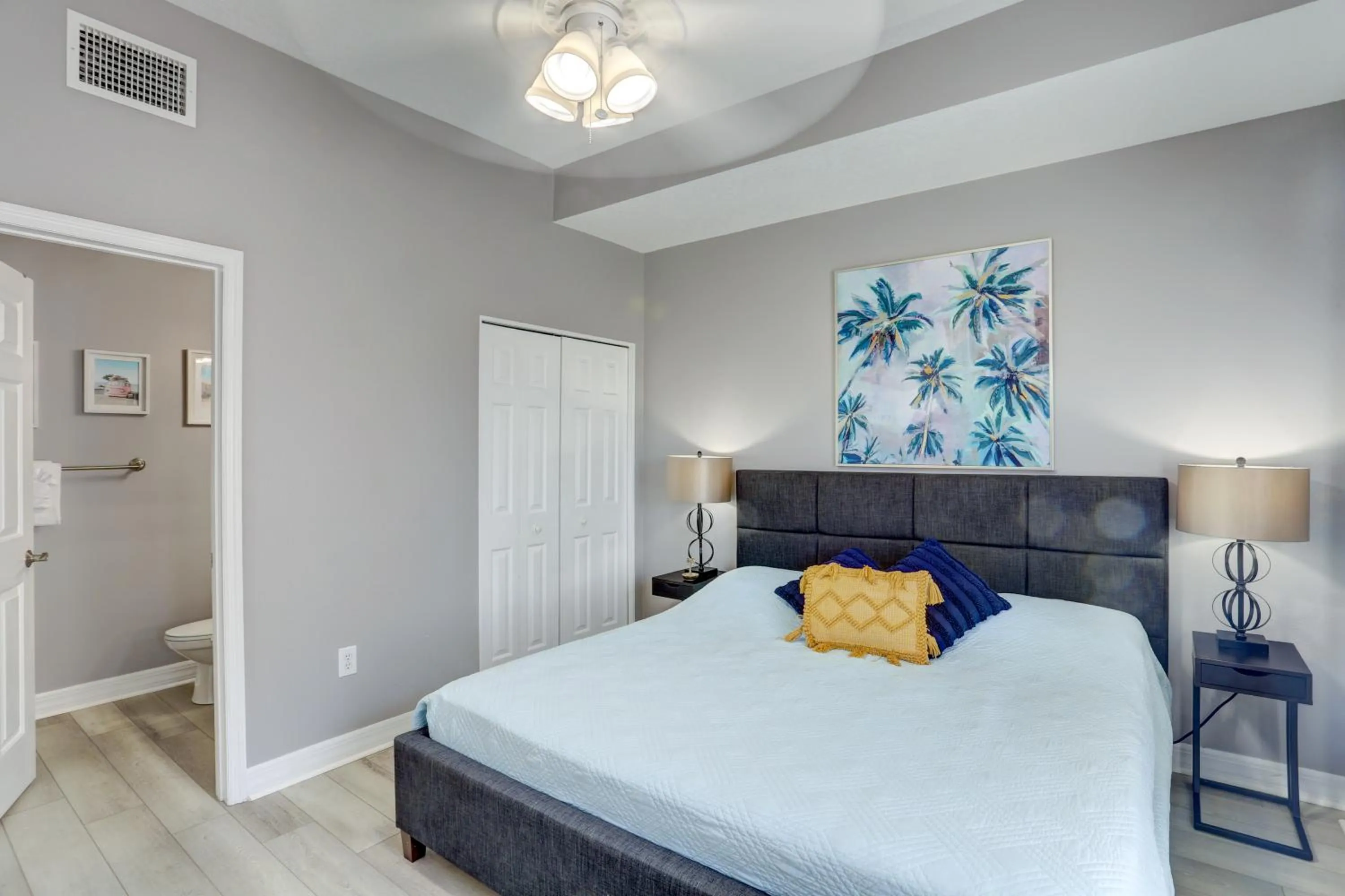 Bed in Madeira Bay Resort II by Travel Resort Services