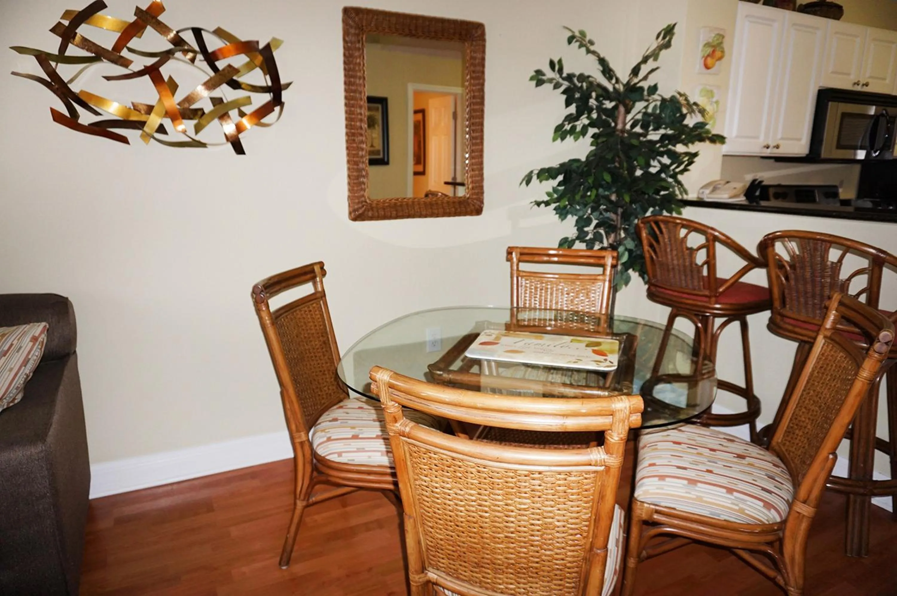 Dining area in Madeira Bay Resort II by Travel Resort Services