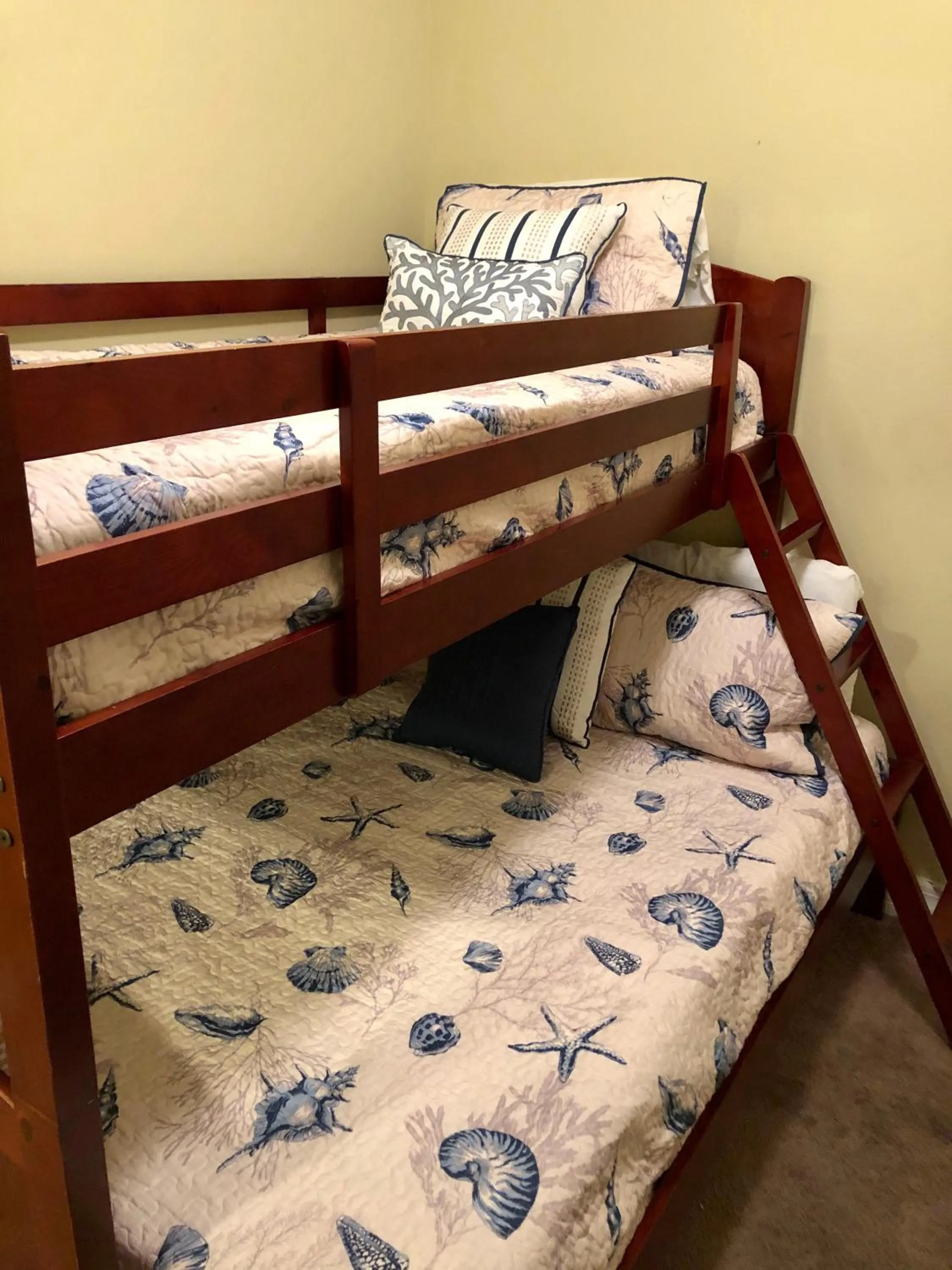 bunk bed, Bed in Madeira Bay Resort II by Travel Resort Services