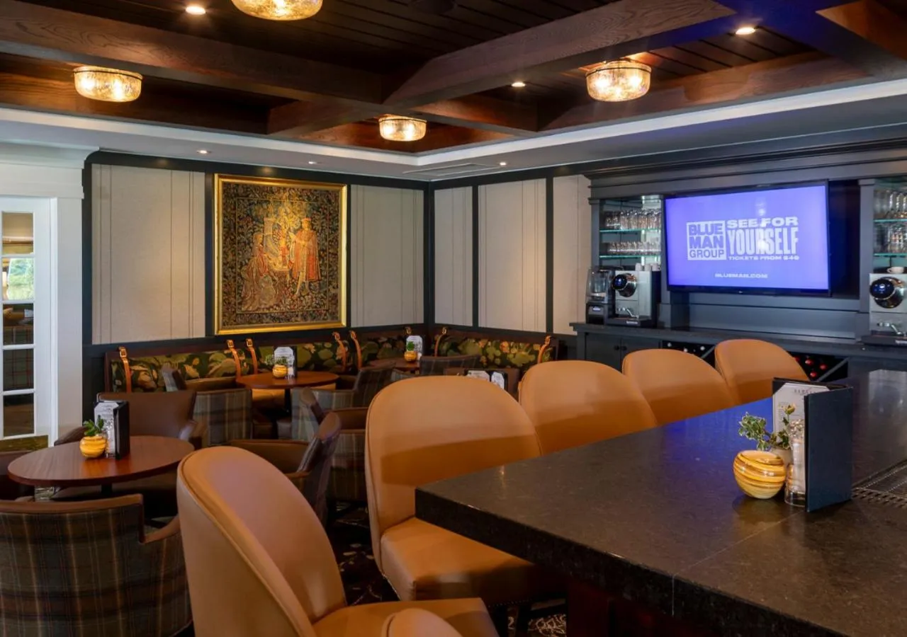 Lounge or bar in White Mountain Hotel and Resort