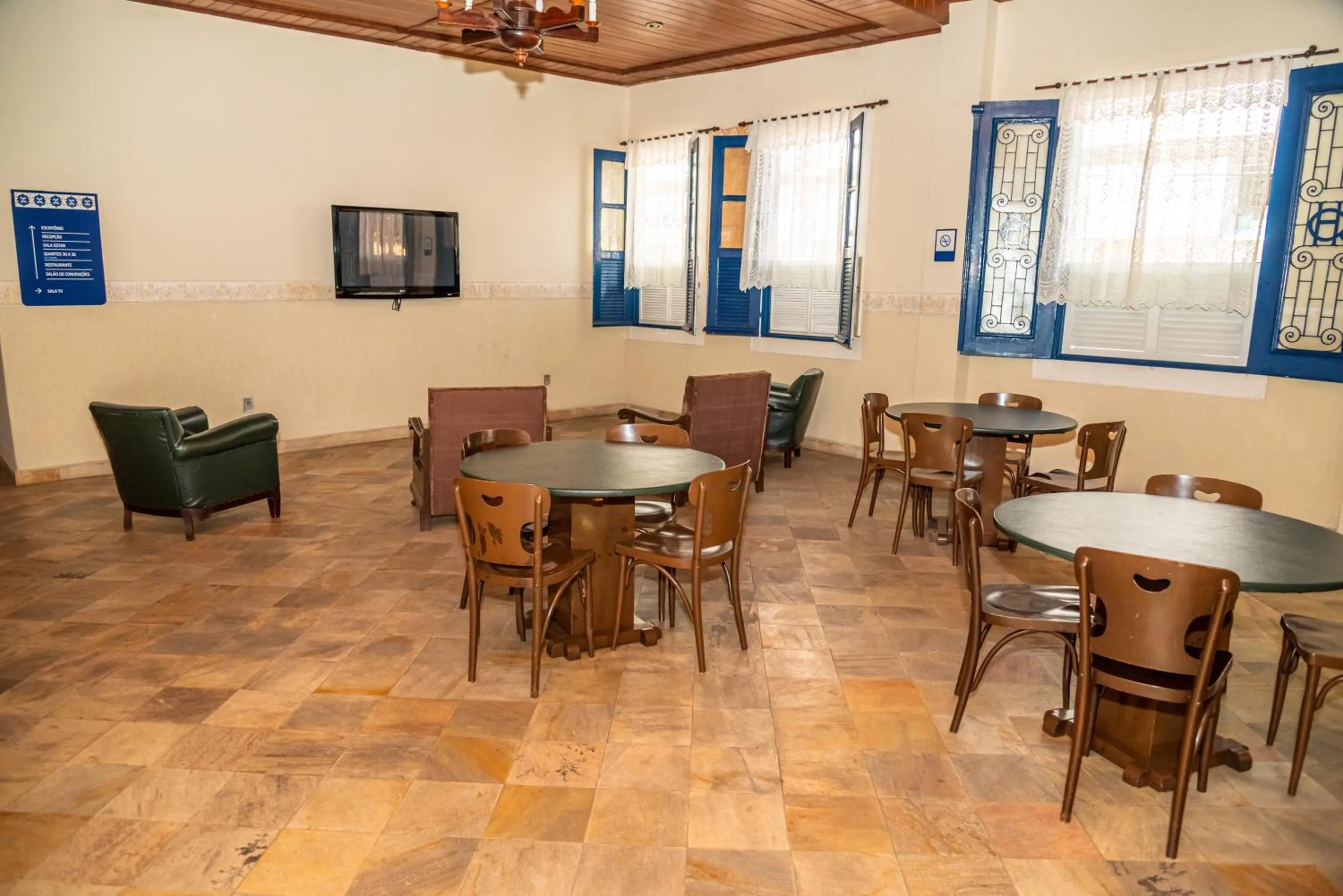 Seating area in VOA Hotel Caxambu