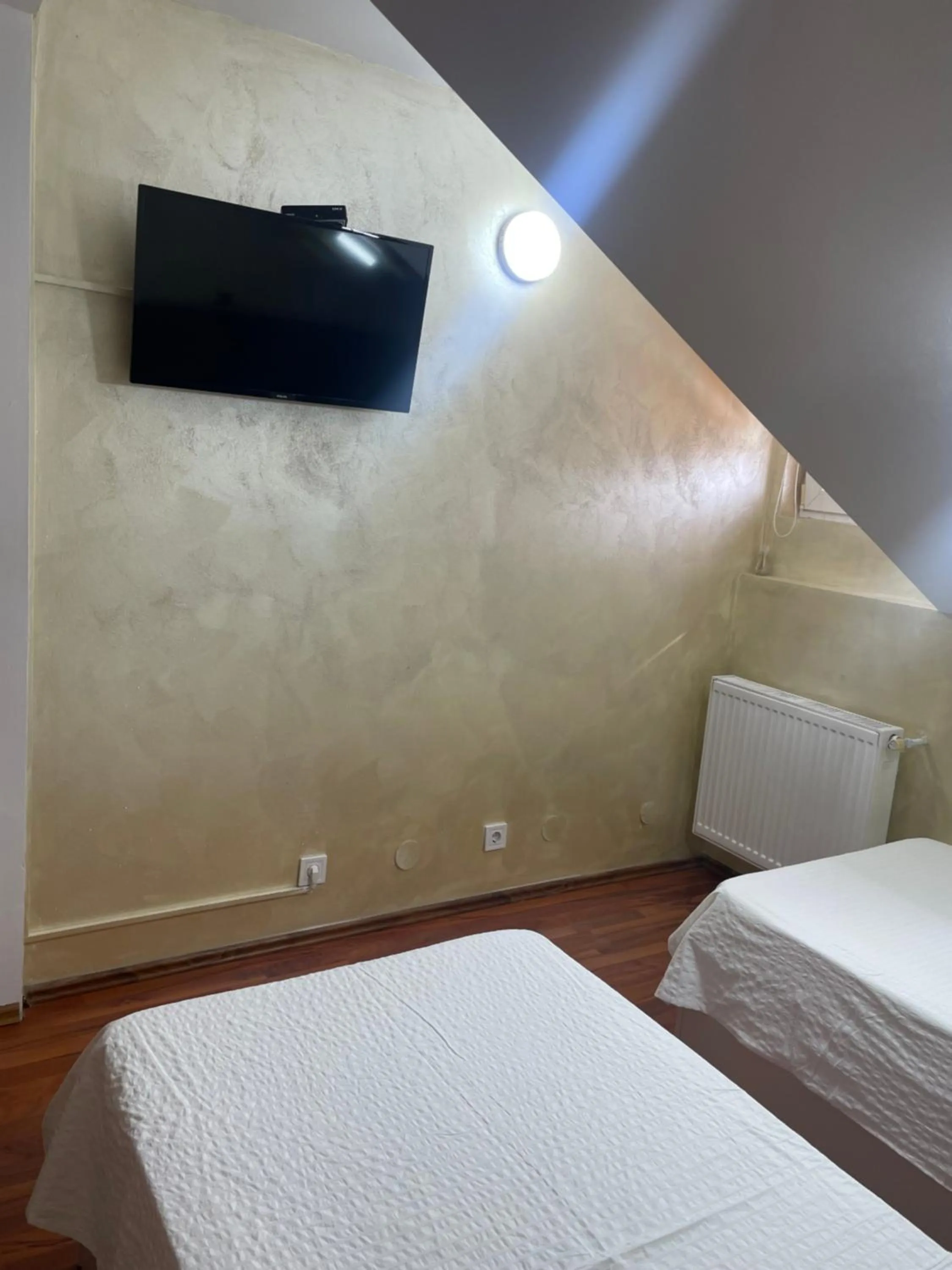 Bedroom in KM 80 Restaurant & Hotel