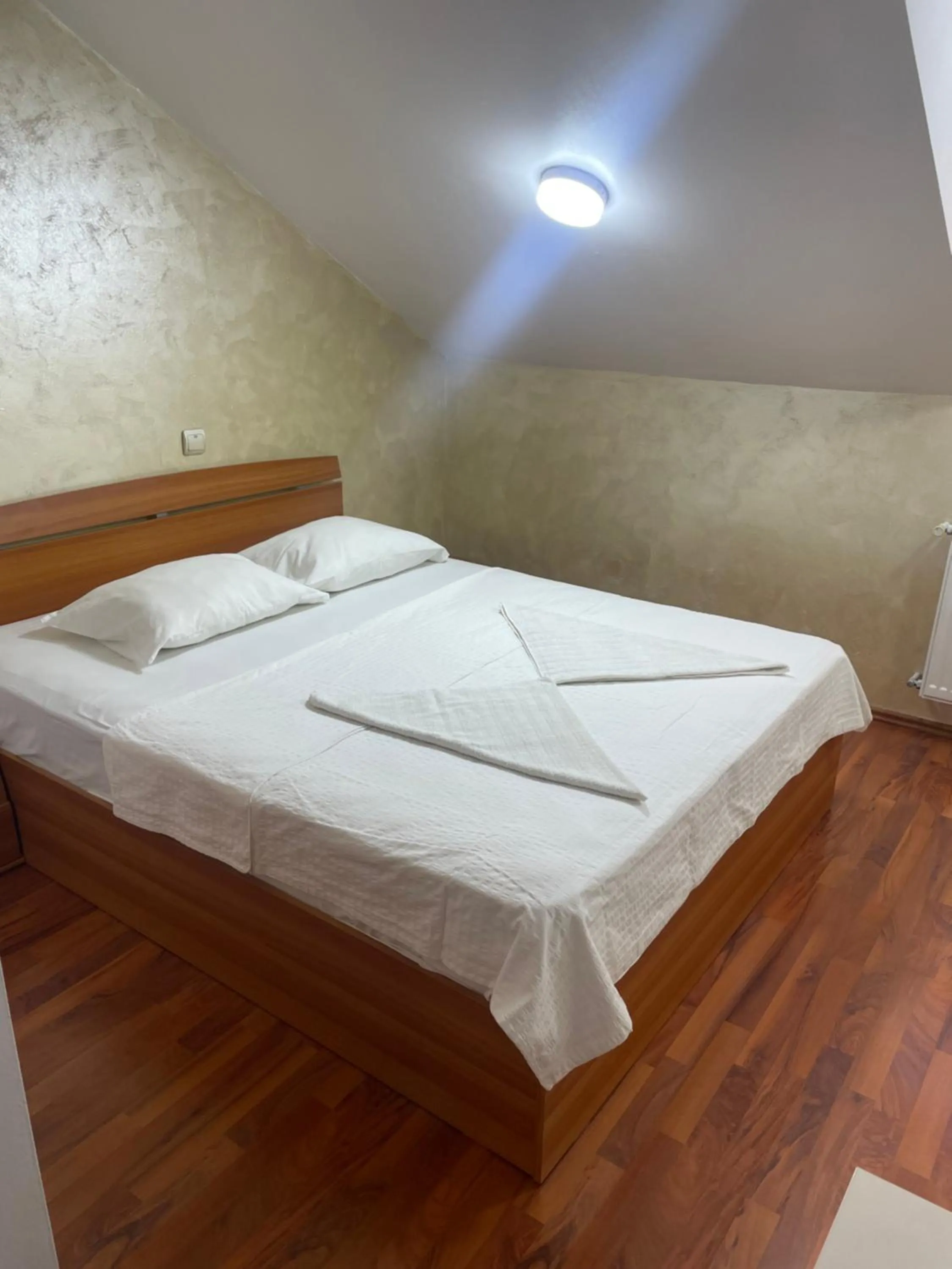 Bedroom in KM 80 Restaurant & Hotel