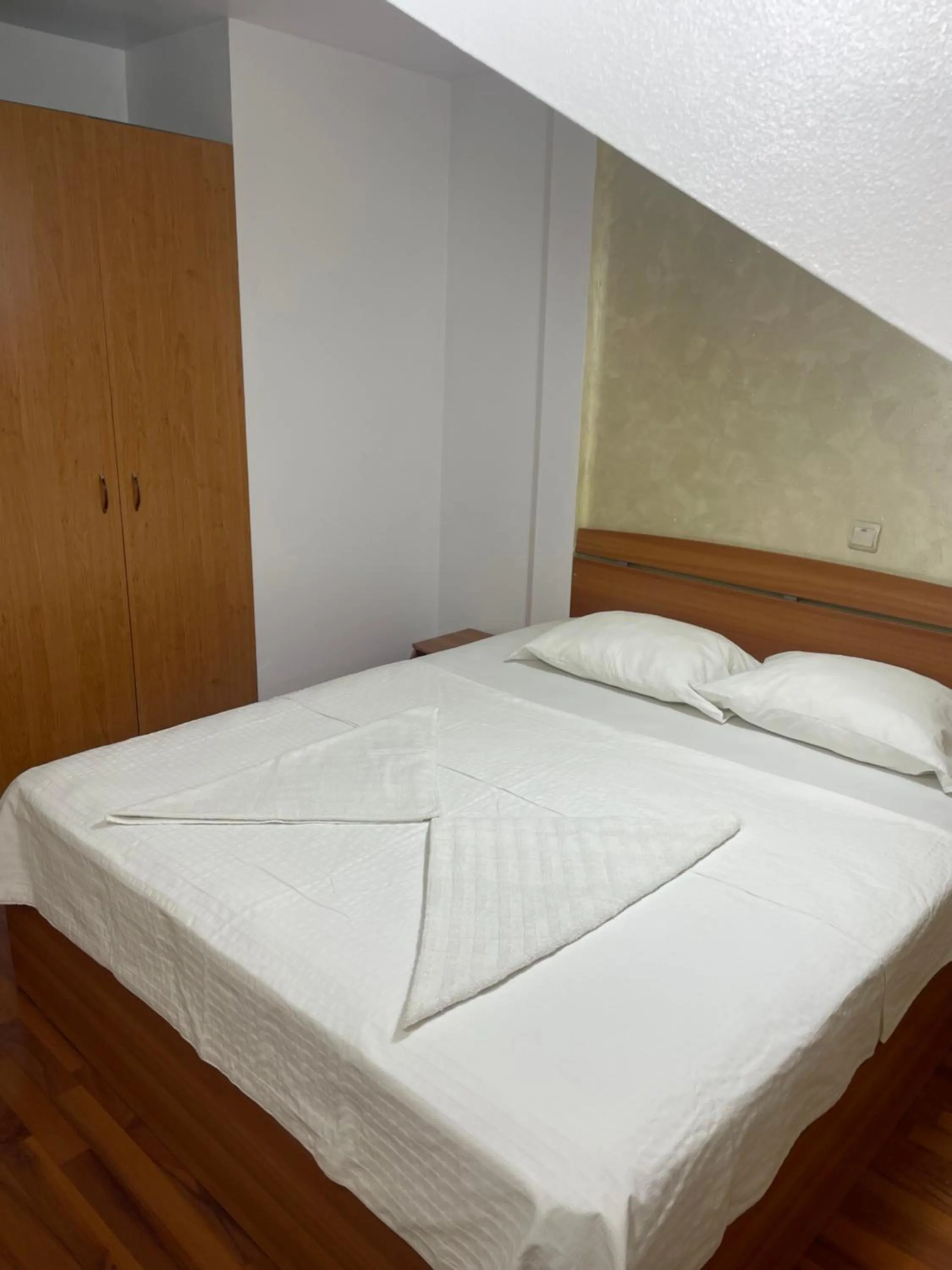 Bedroom in KM 80 Restaurant & Hotel